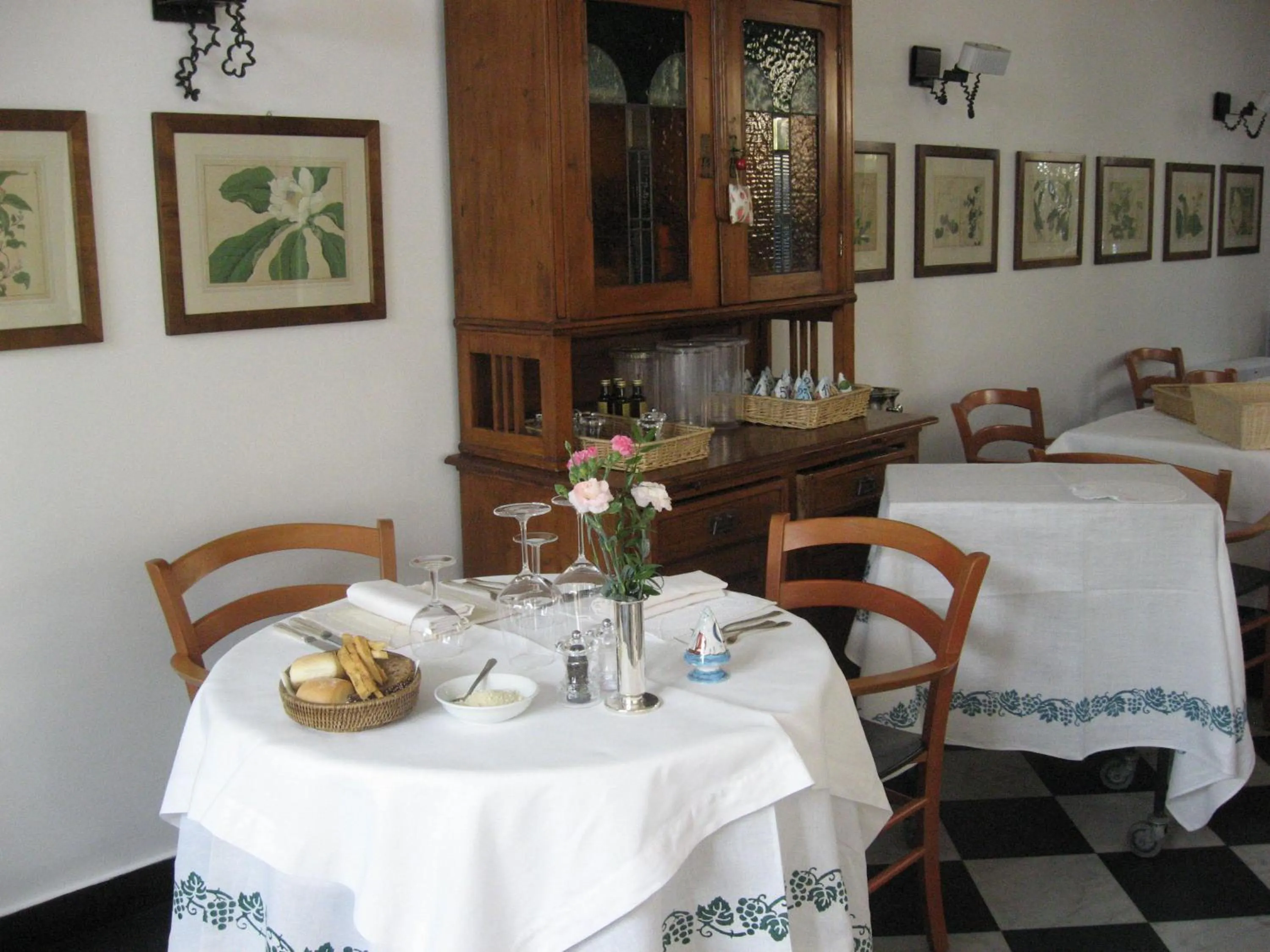 Restaurant/places to eat in Hotel Beau Rivage