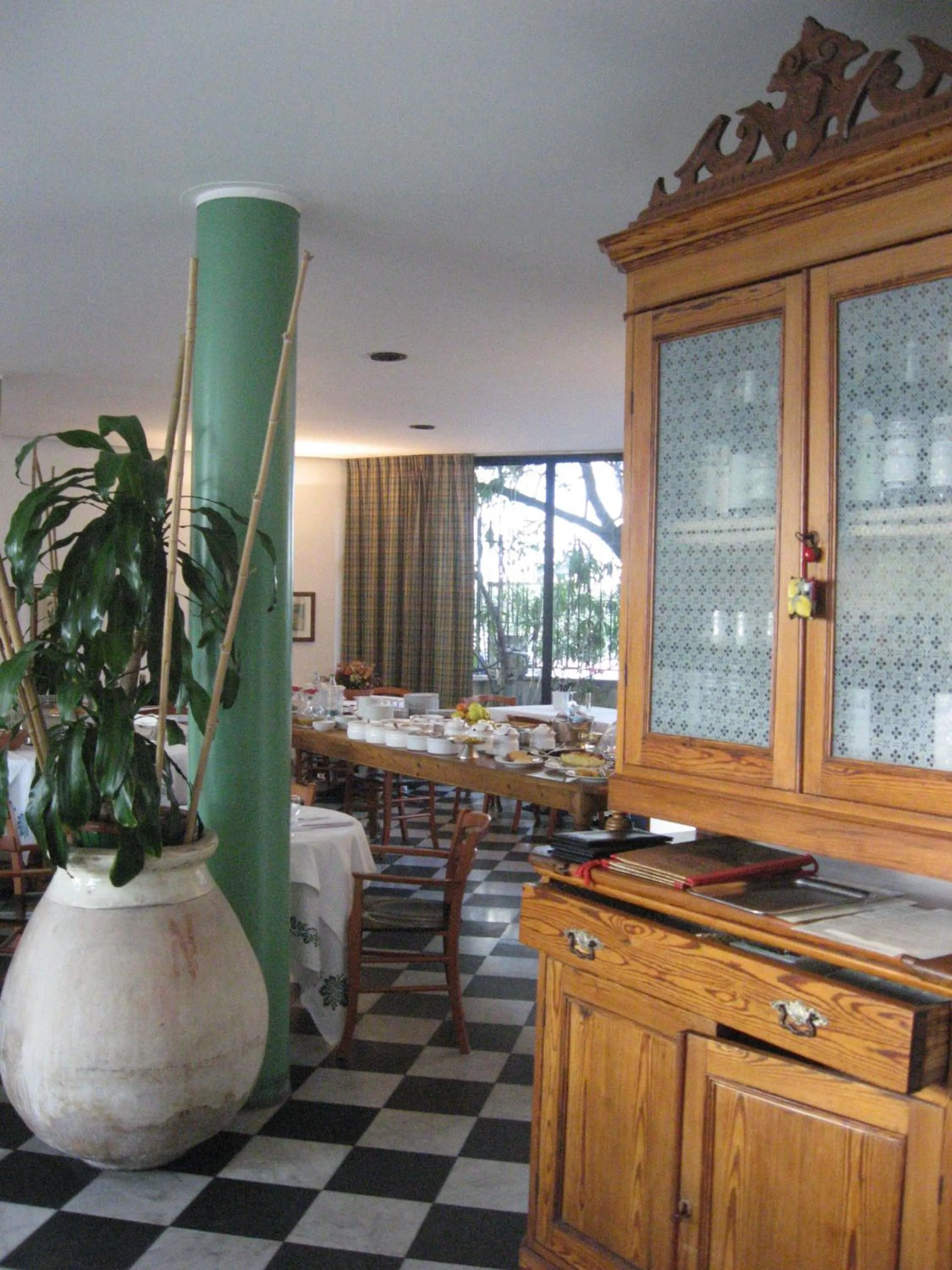 Restaurant/places to eat in Hotel Beau Rivage