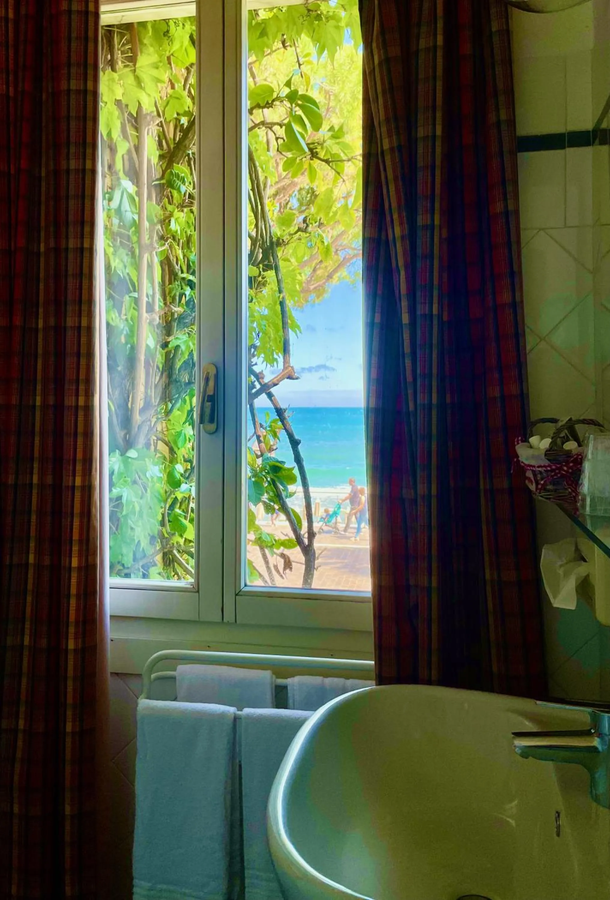 Bathroom in Hotel Beau Rivage