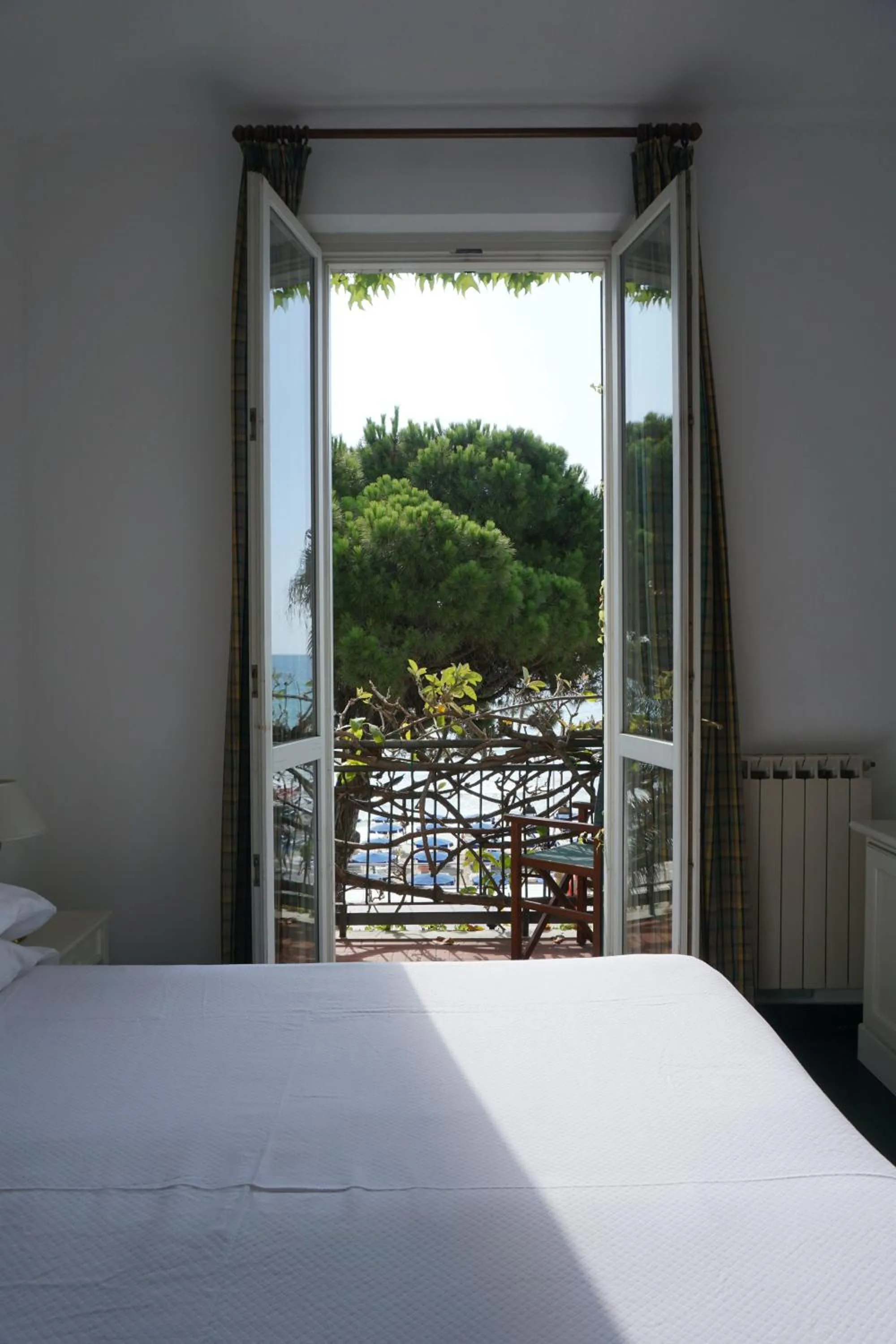 Bedroom, Bed in Hotel Beau Rivage