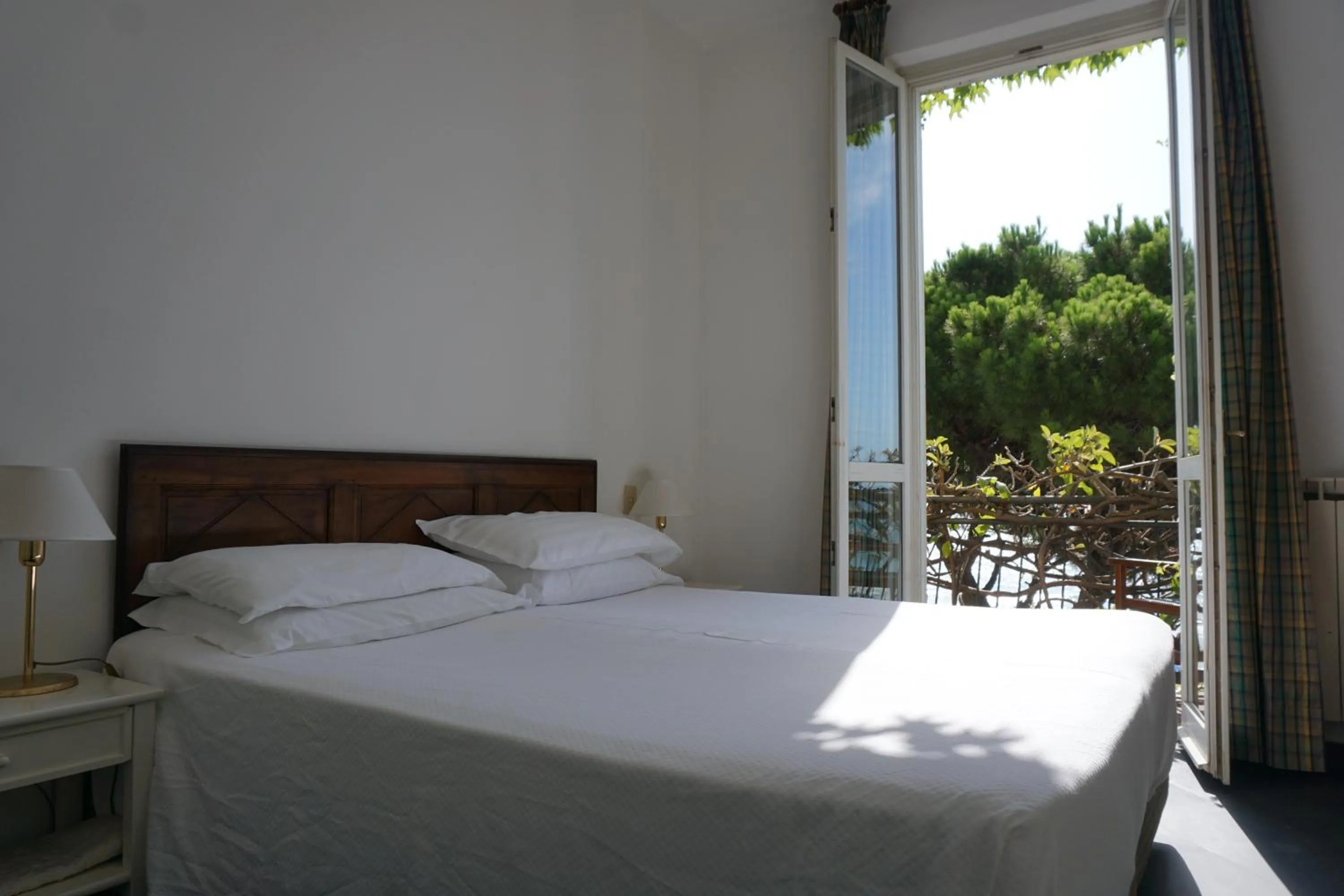 Photo of the whole room, Bed in Hotel Beau Rivage