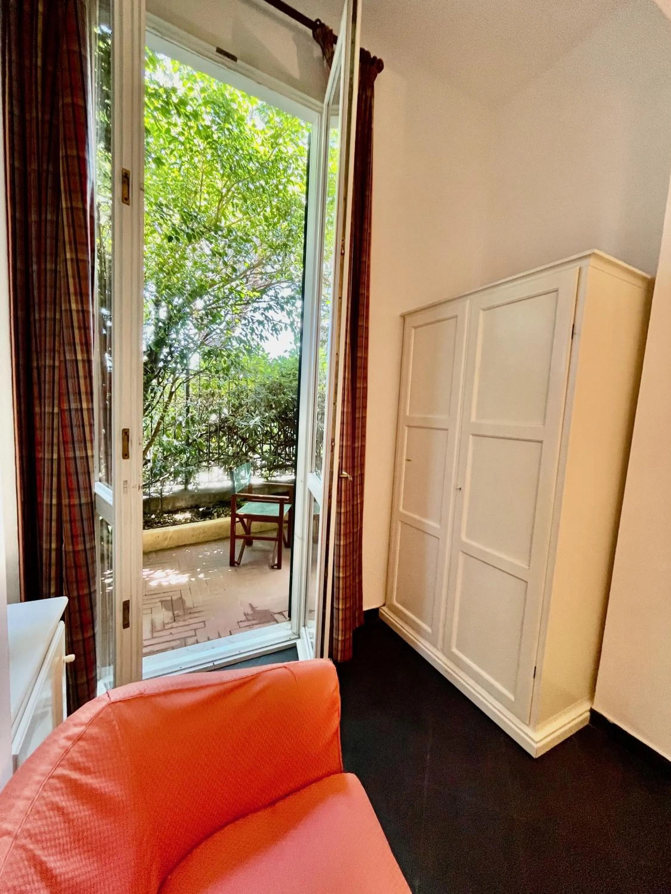 Patio in Hotel Beau Rivage