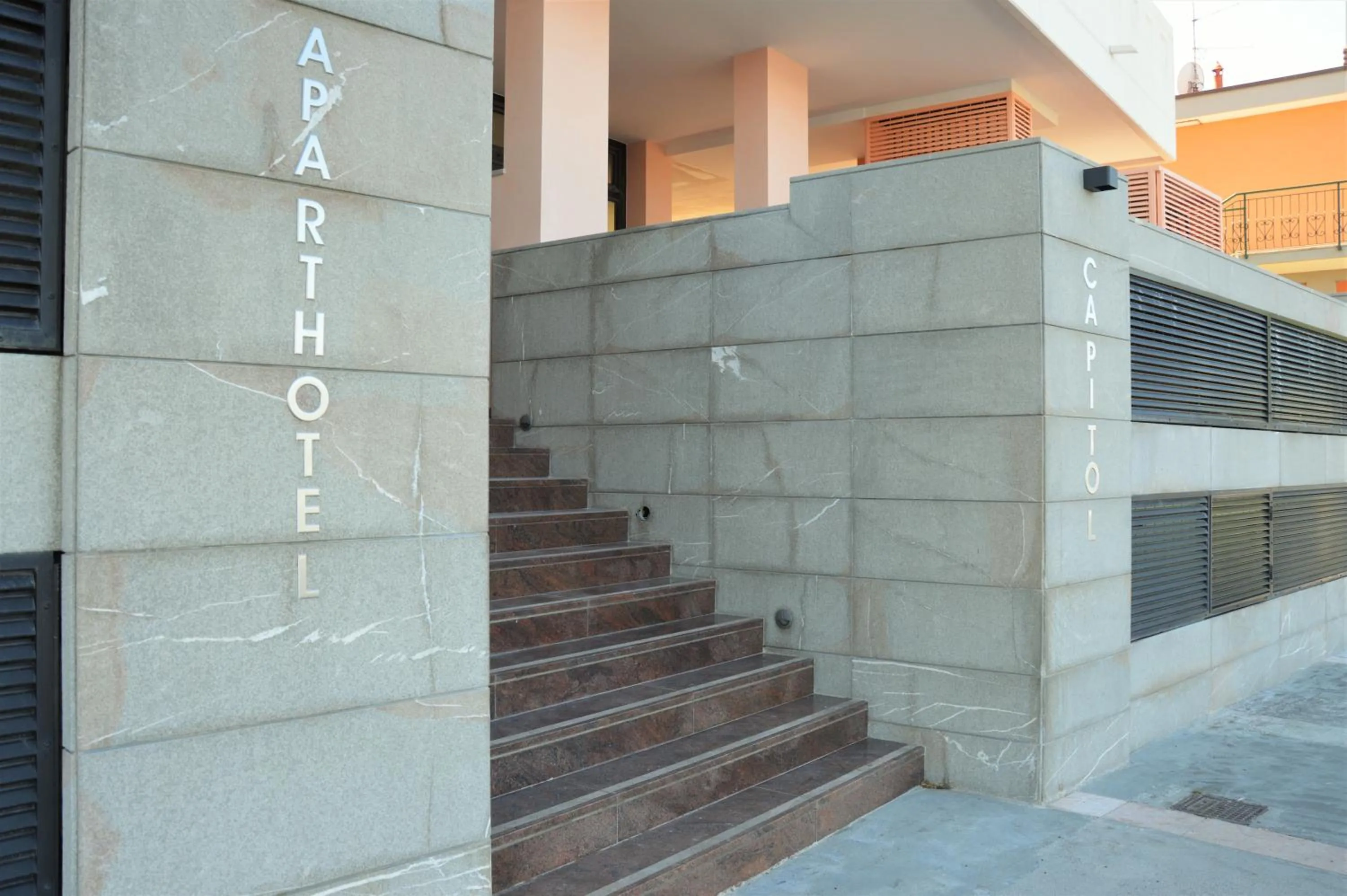 Facade/entrance in Aparthotel Capitol