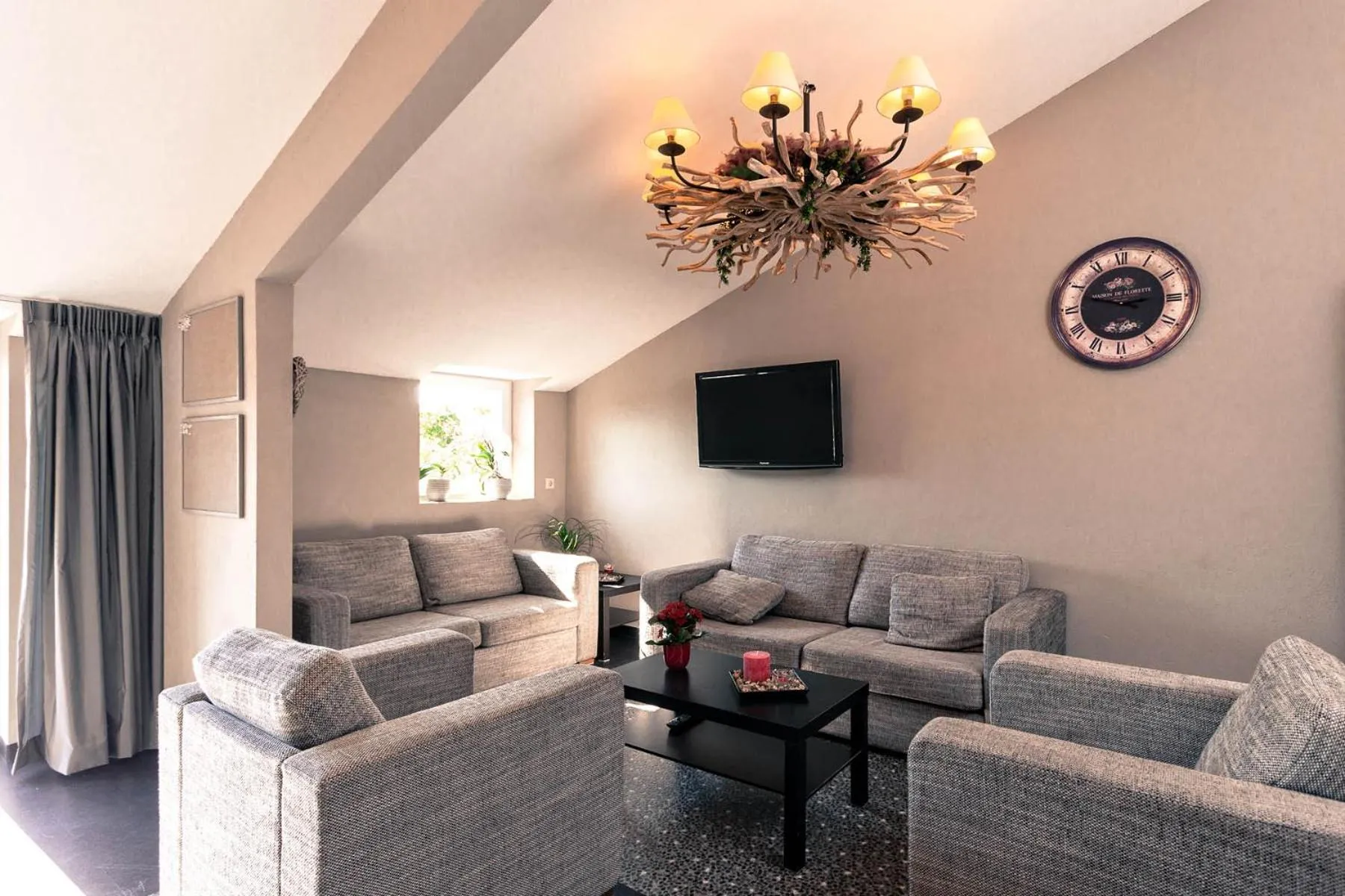 Communal lounge/ TV room in Bed & Breakfast El Manso