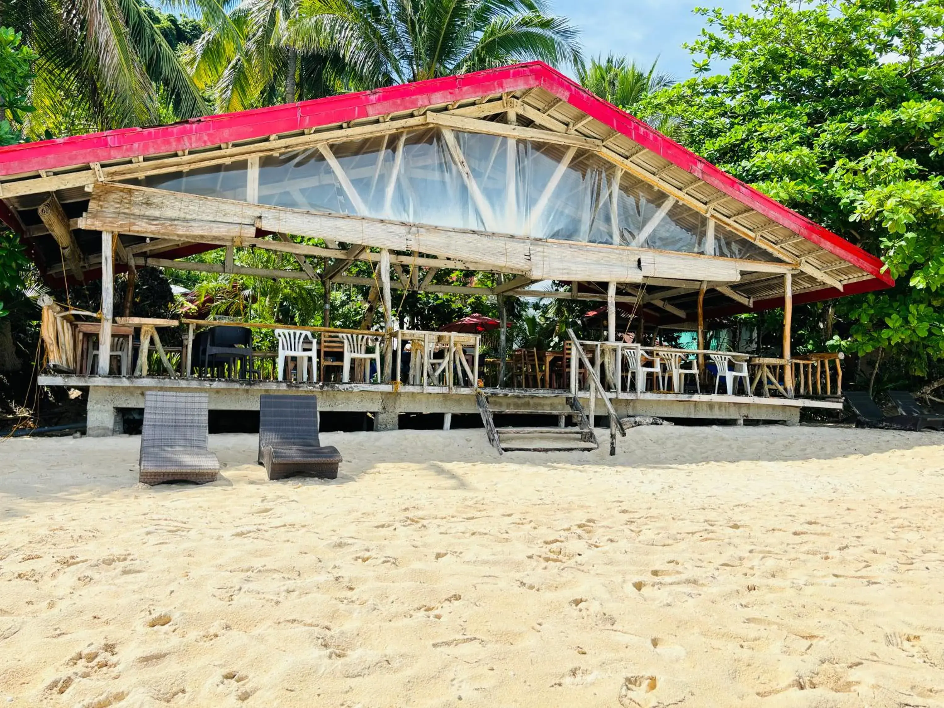 Restaurant/places to eat in White Beach Front and Cottages Restaurant/places to eat in White Beach Front and Cottages