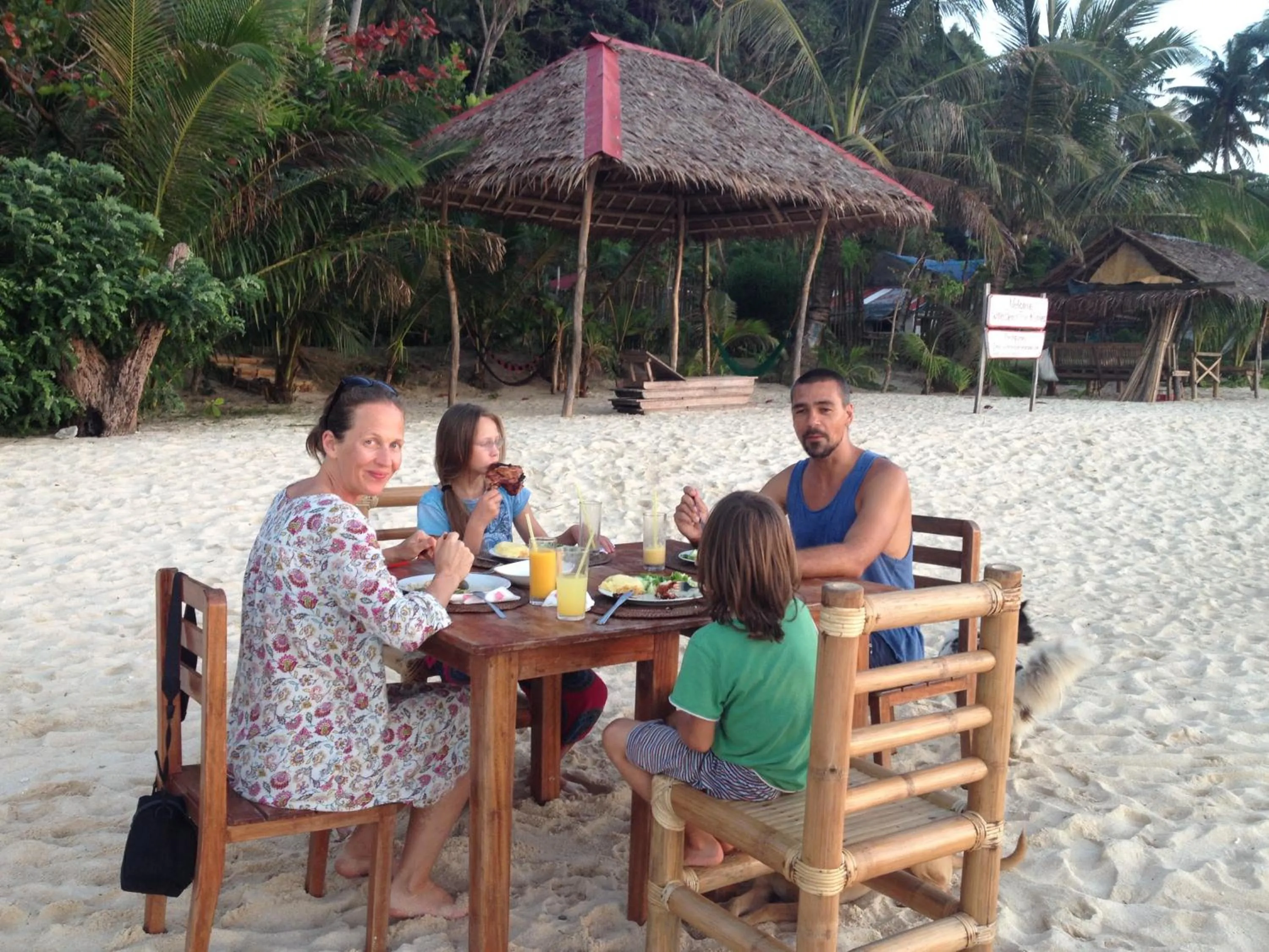 Dining area in White Beach Front and Cottages
