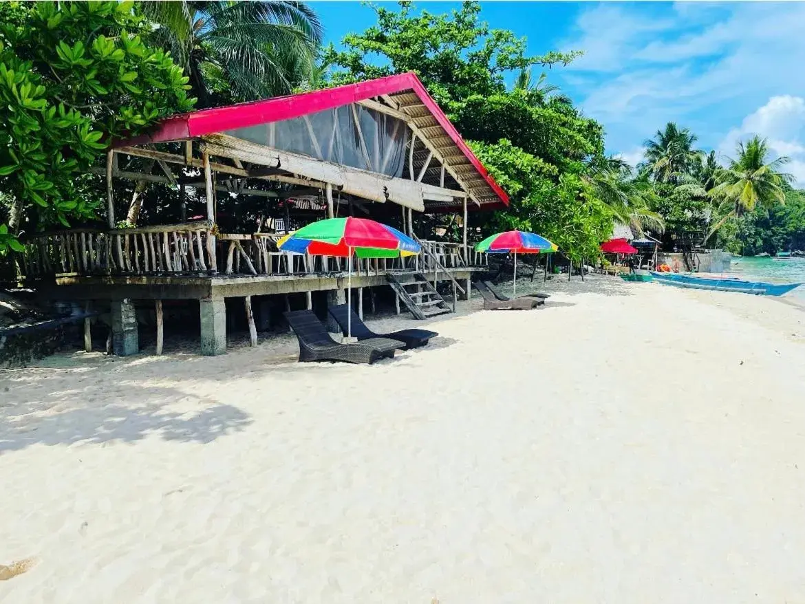 Restaurant/places to eat in White Beach Front and Cottages Restaurant/places to eat in White Beach Front and Cottages
