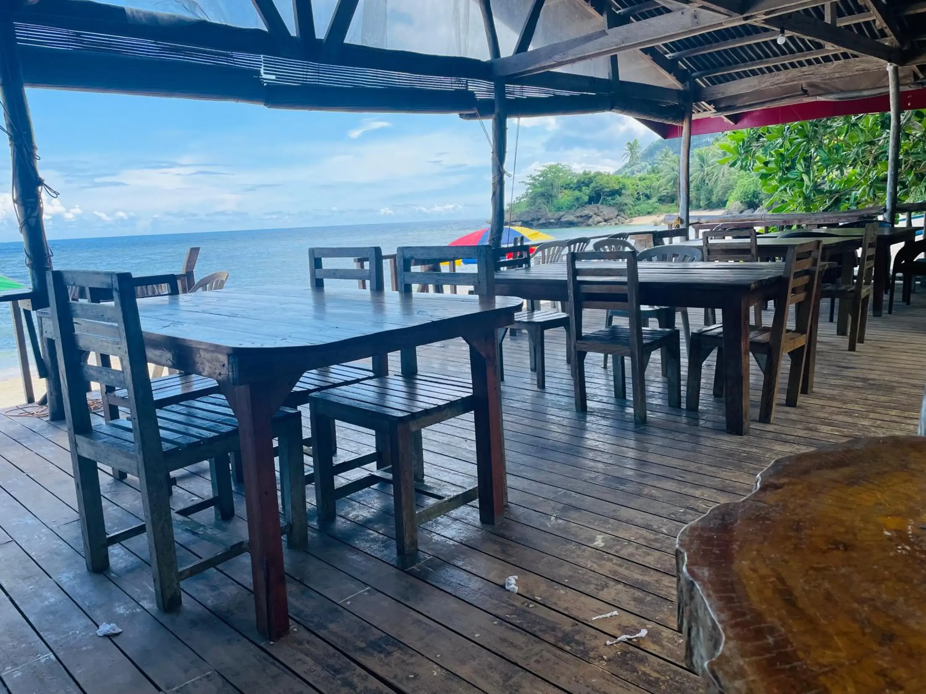Restaurant/places to eat in White Beach Front and Cottages Restaurant/places to eat in White Beach Front and Cottages