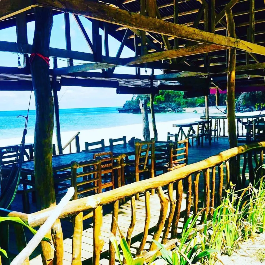 Restaurant/places to eat in White Beach Front and Cottages