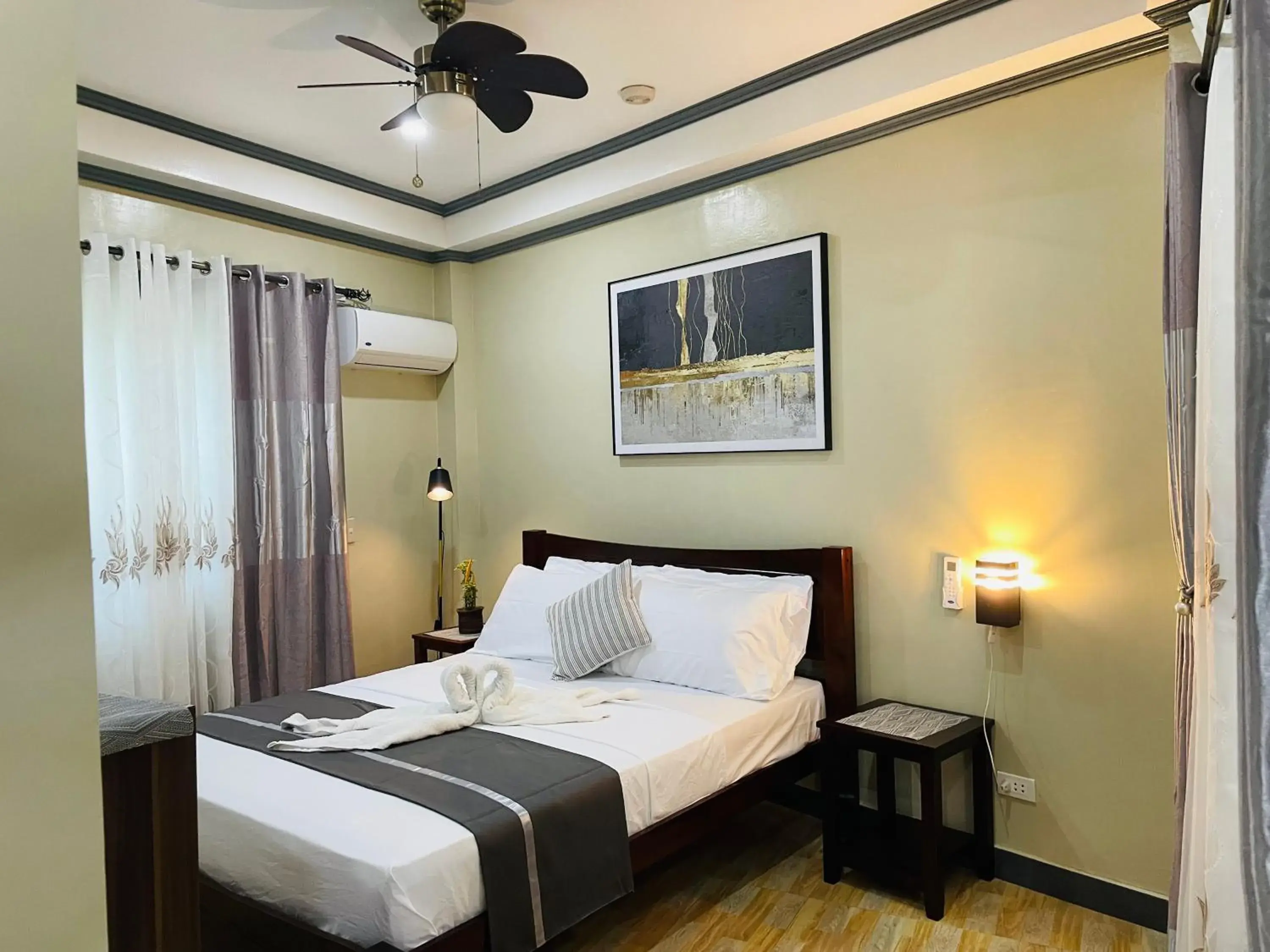 Photo of the whole room, Bed in White Beach Front and Cottages Photo of the whole room, Bed in White Beach Front and Cottages