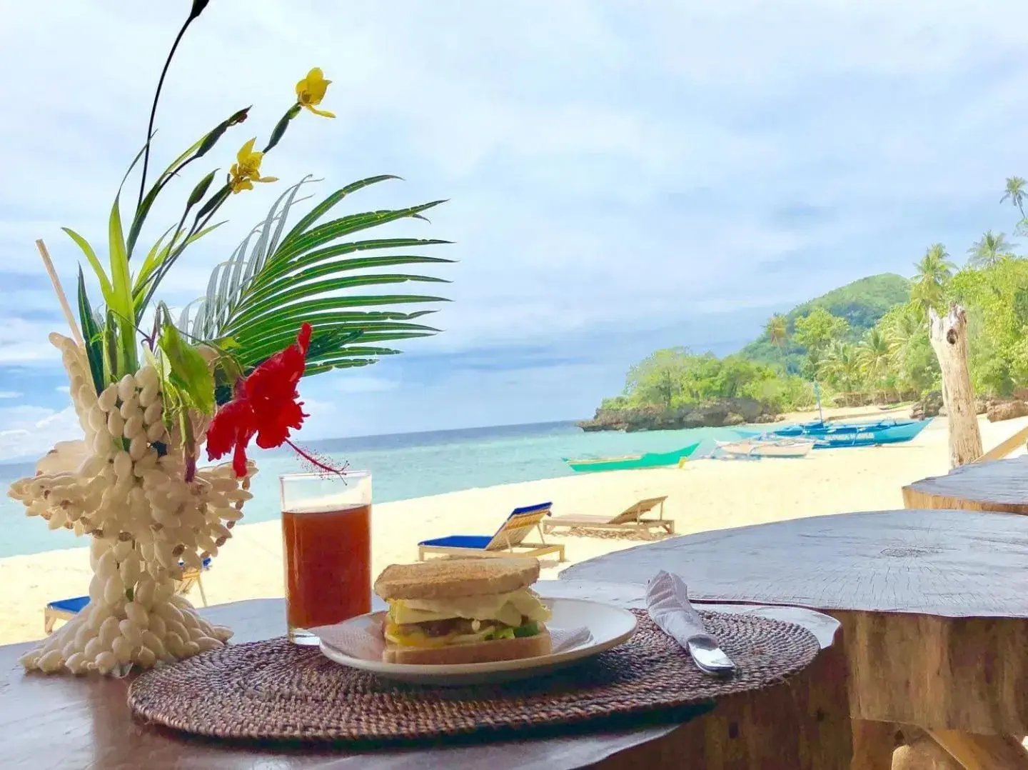 Restaurant/places to eat in White Beach Front and Cottages Restaurant/places to eat in White Beach Front and Cottages