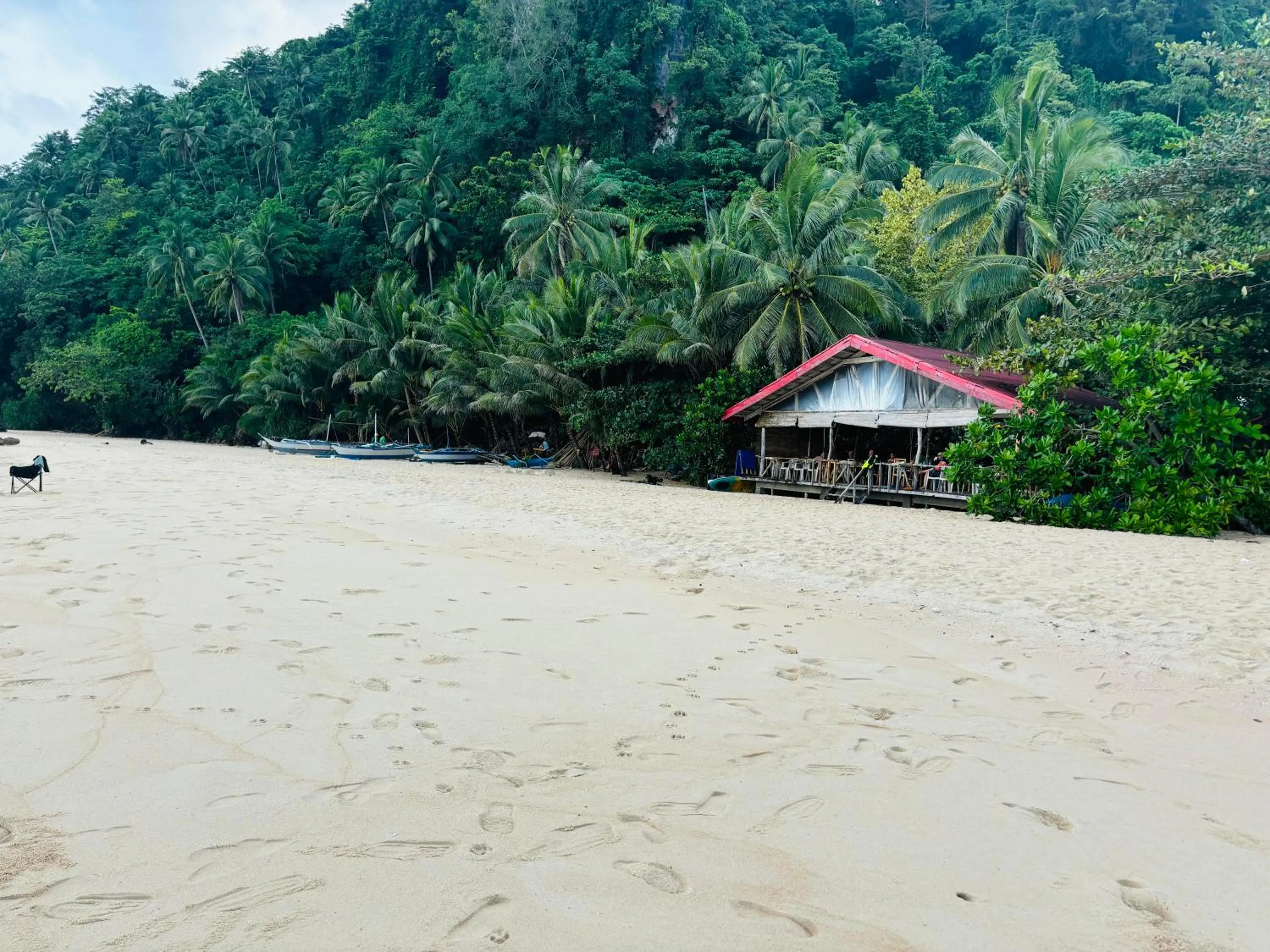Dining area in White Beach Front and Cottages