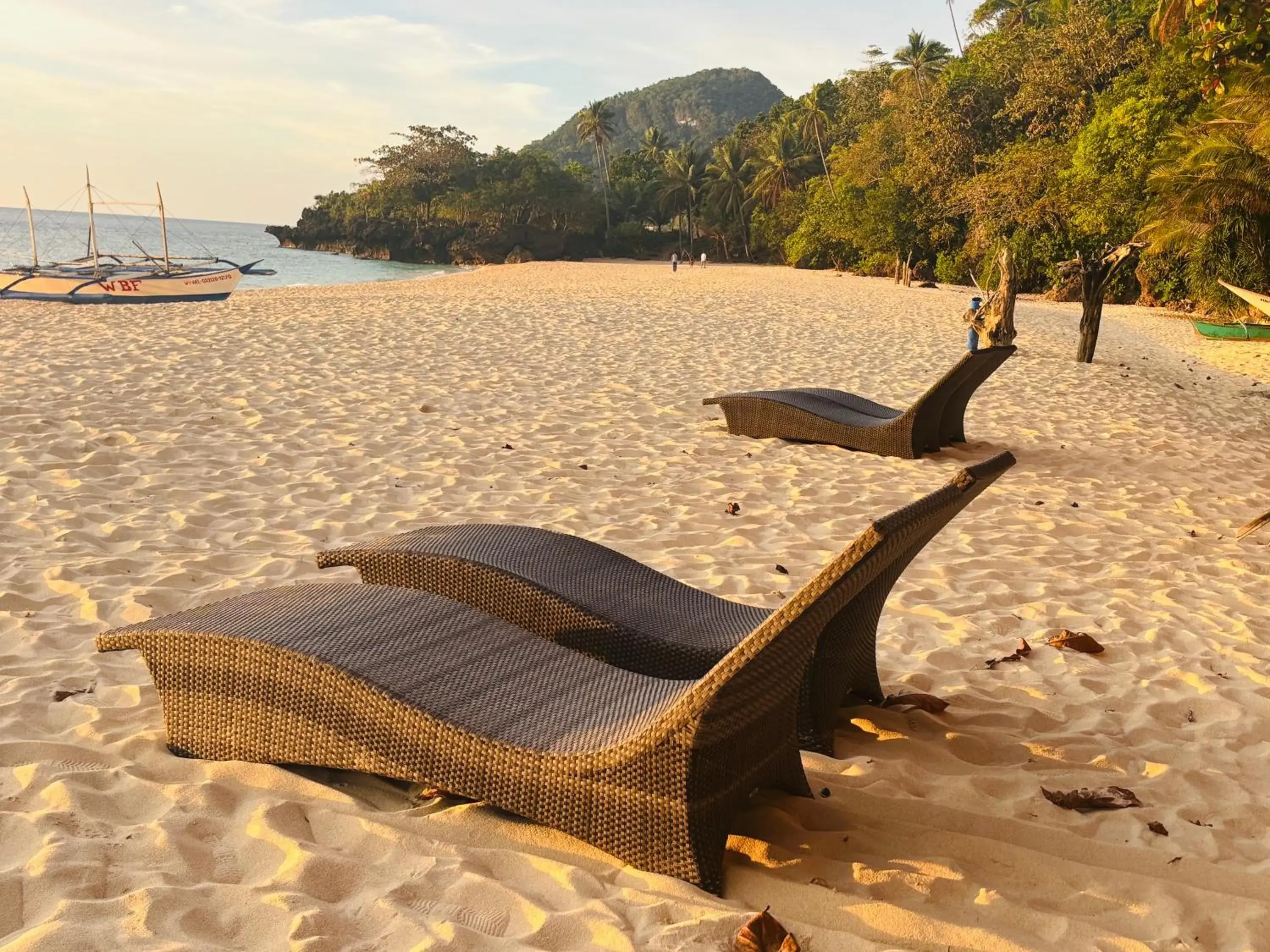 Property building in White Beach Front and Cottages Property building in White Beach Front and Cottages