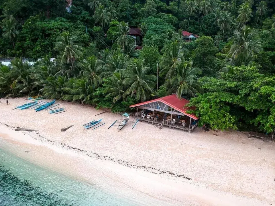 Property building in White Beach Front and Cottages Property building in White Beach Front and Cottages