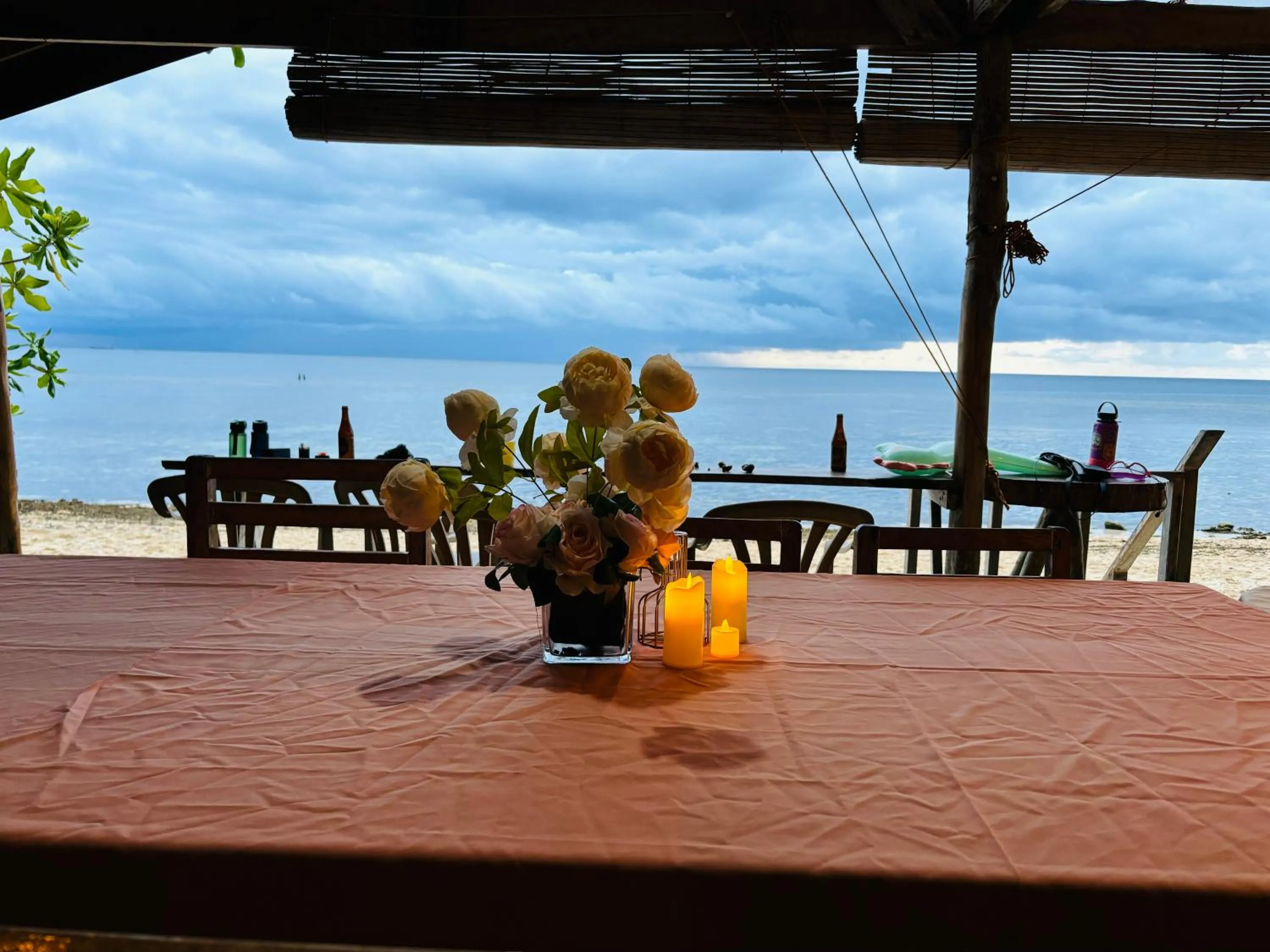 Restaurant/places to eat in White Beach Front and Cottages