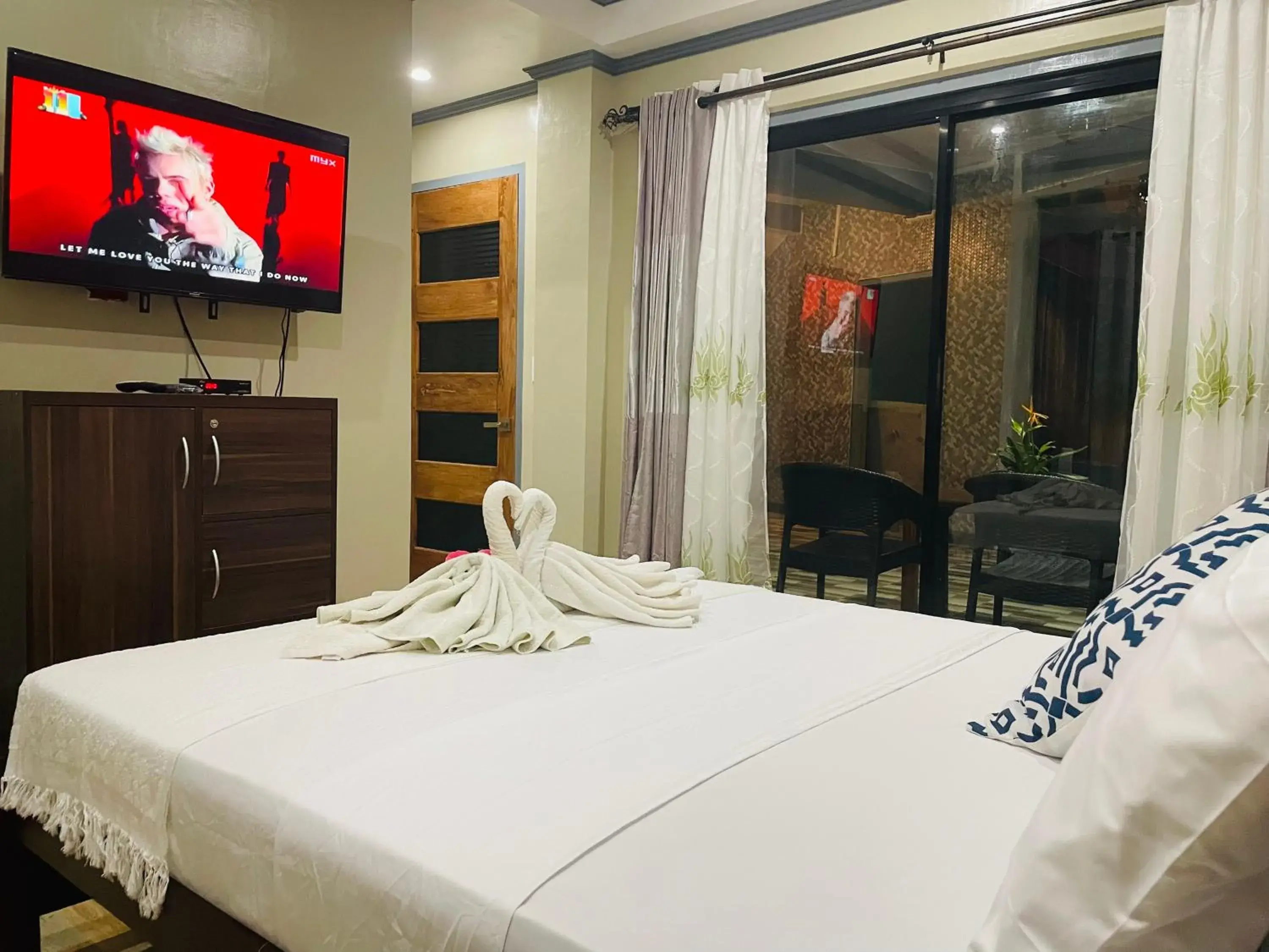 Living room, Bed in White Beach Front and Cottages Living room, Bed in White Beach Front and Cottages