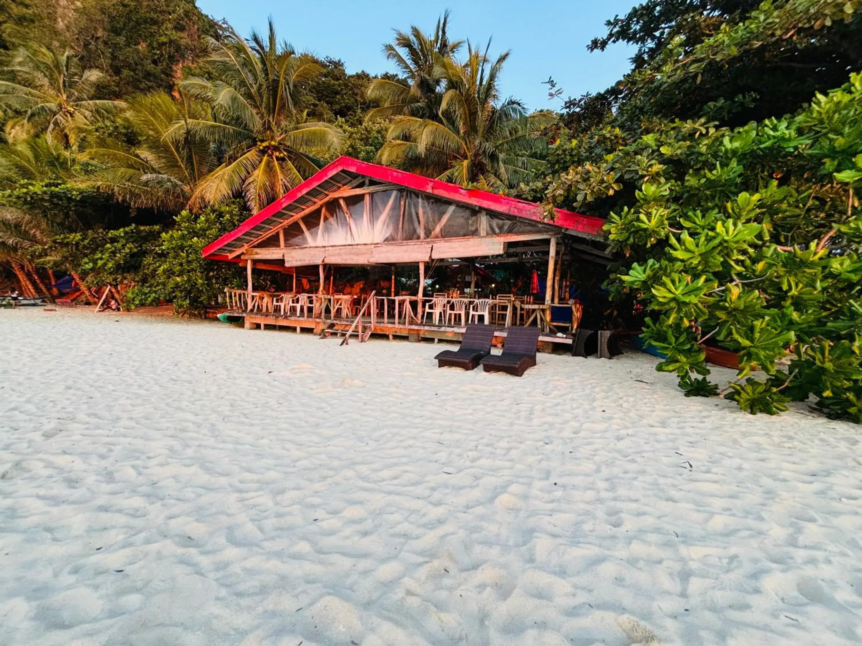 Property building in White Beach Front and Cottages Property building in White Beach Front and Cottages