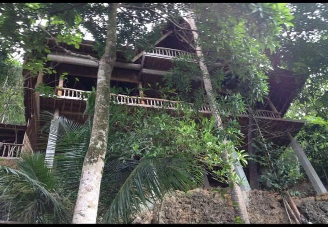 On site in White Beach Front and Cottages