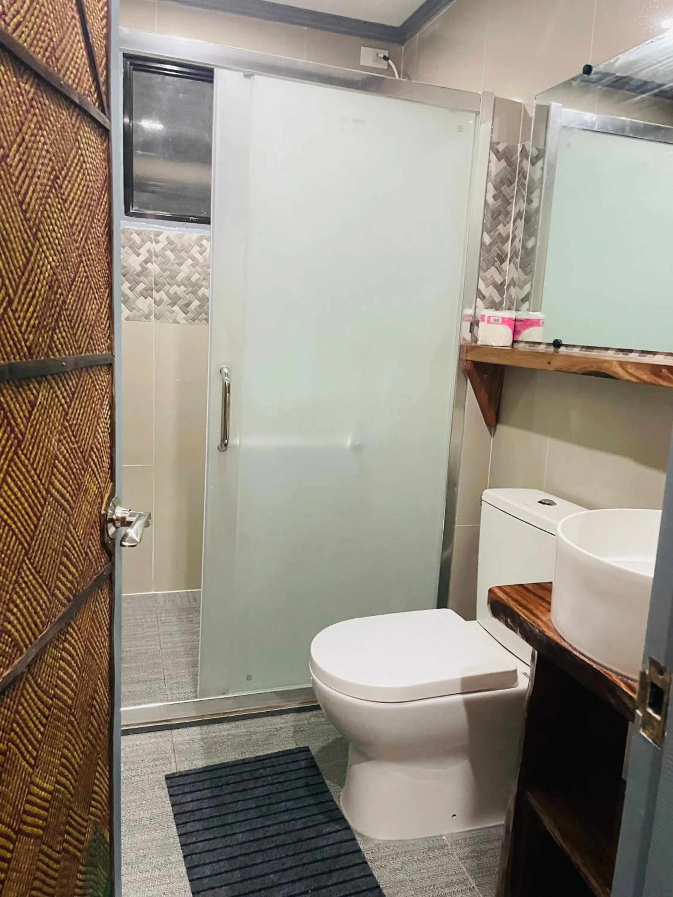 Toilet in White Beach Front and Cottages