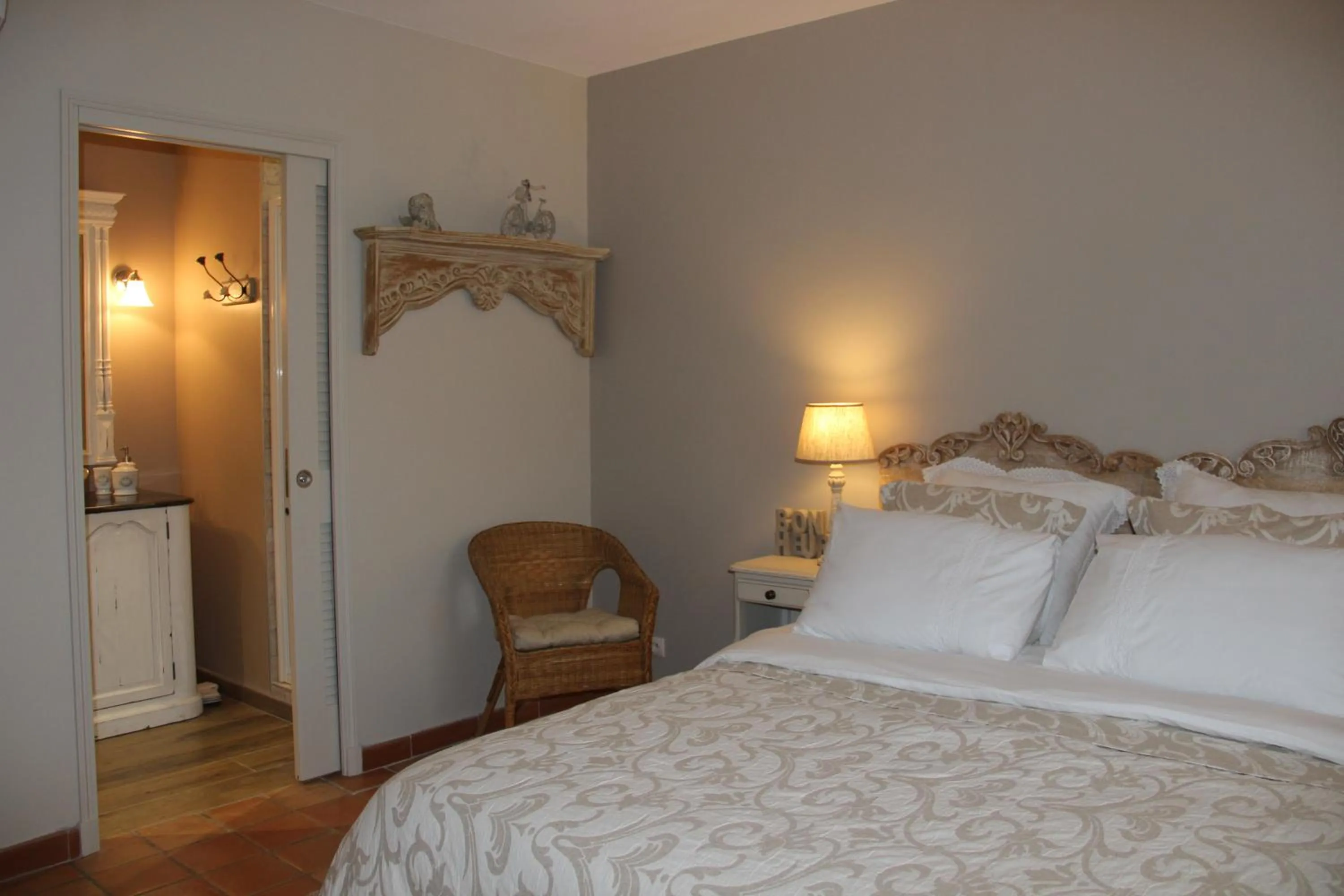 Photo of the whole room, Bed in La Bastide du Bouchou