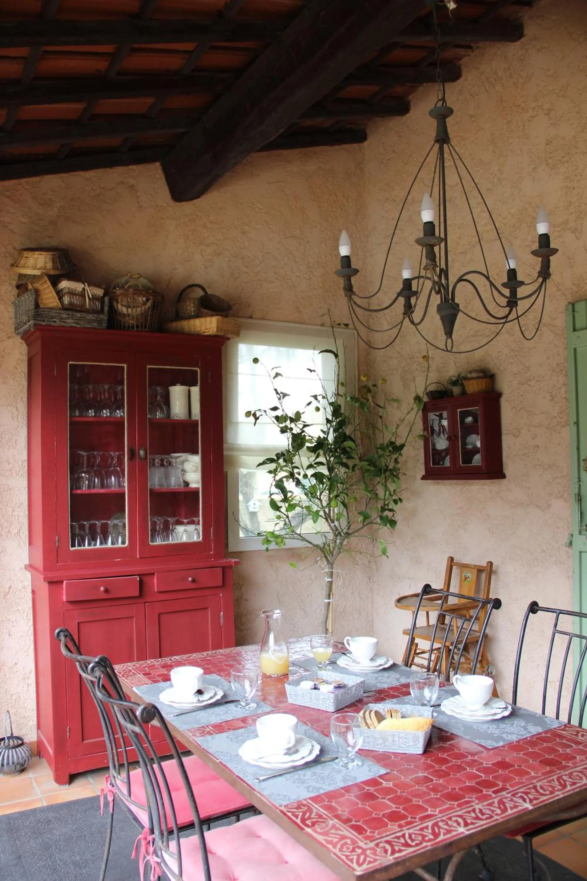 Dining area in La Bastide du Bouchou