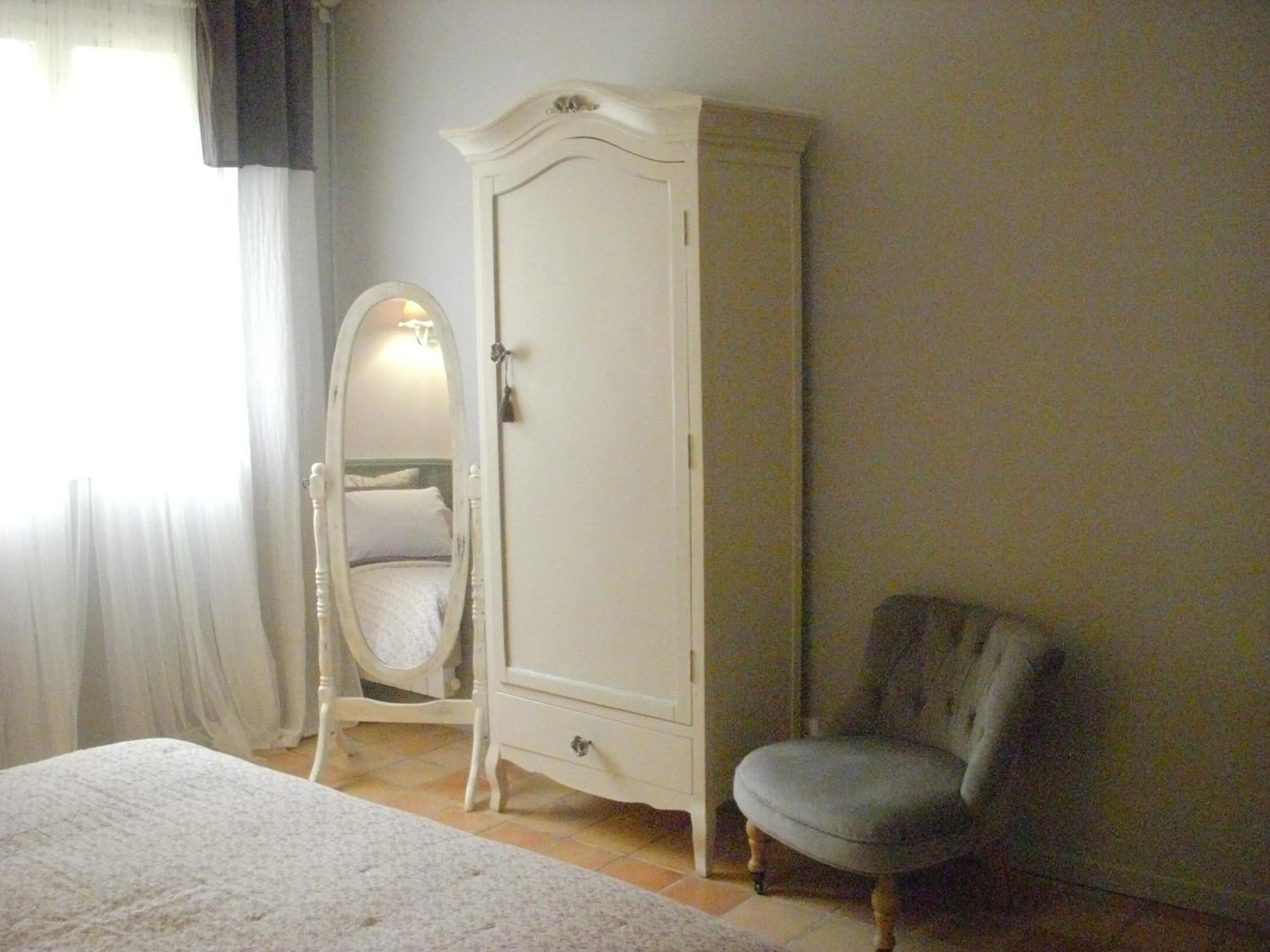 Seating area, Bed in La Bastide du Bouchou
