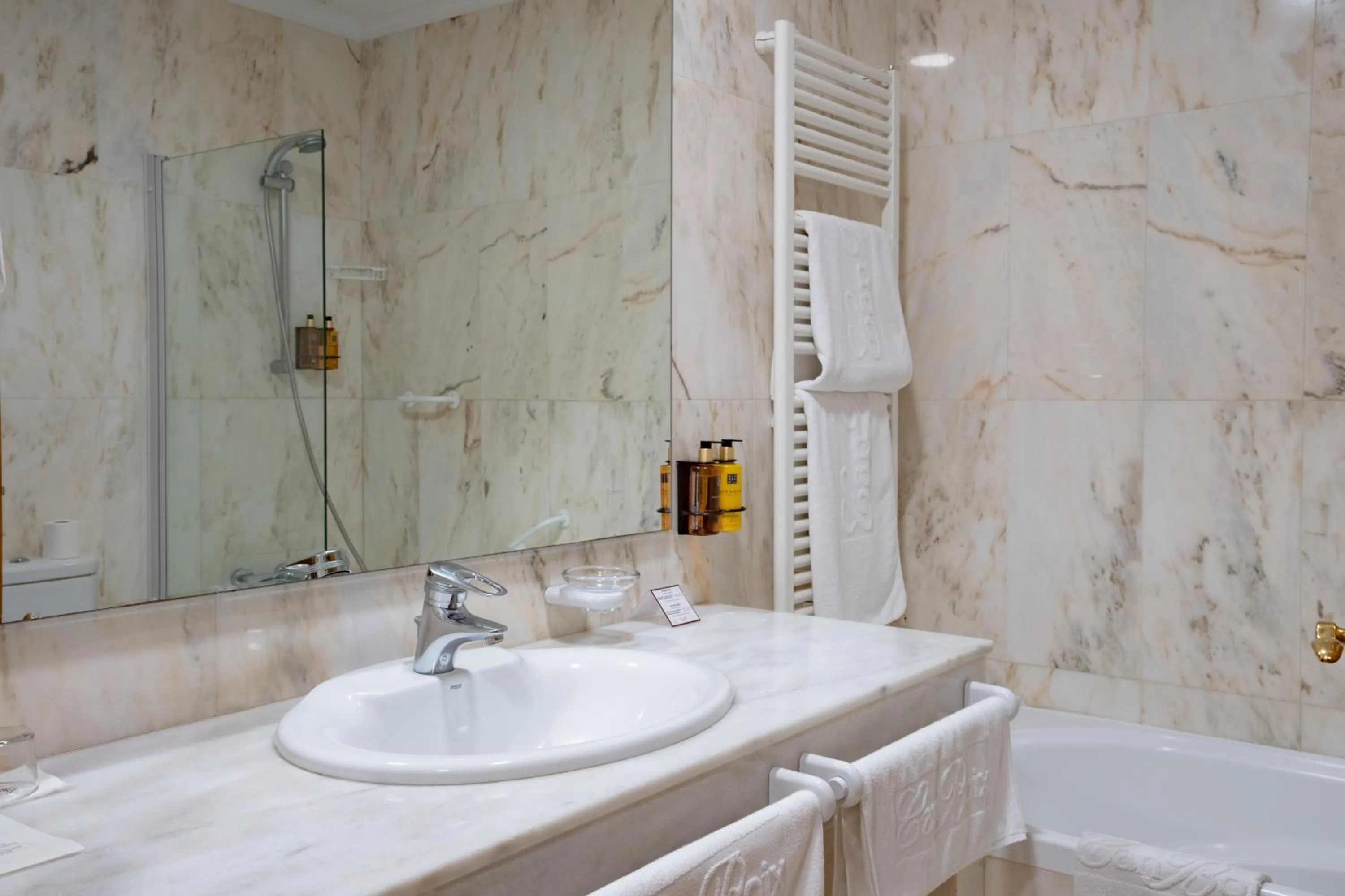 Bathroom in Hotel Can Boix de Peramola