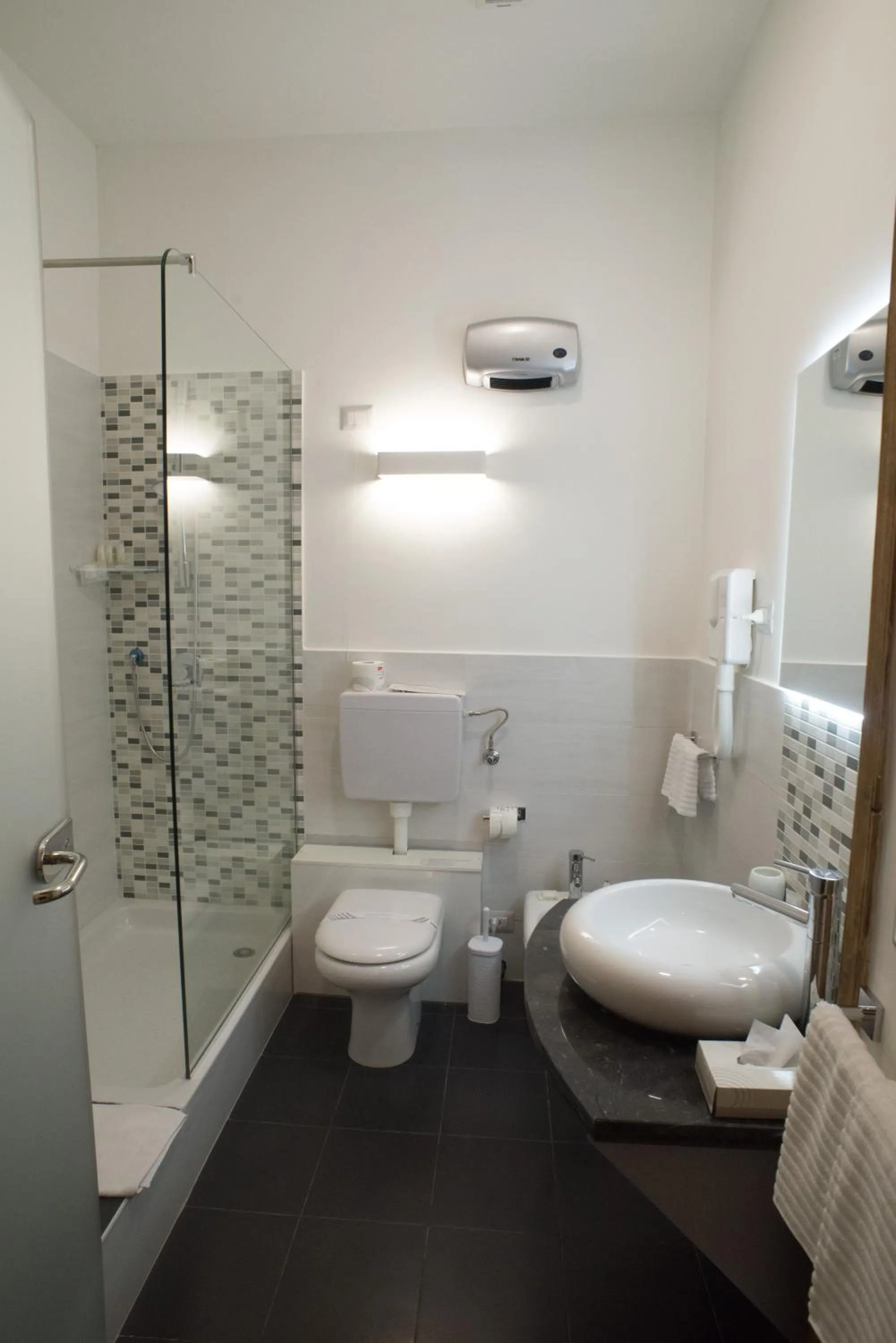 Bathroom in B&B Napolimilionaria Foria 242