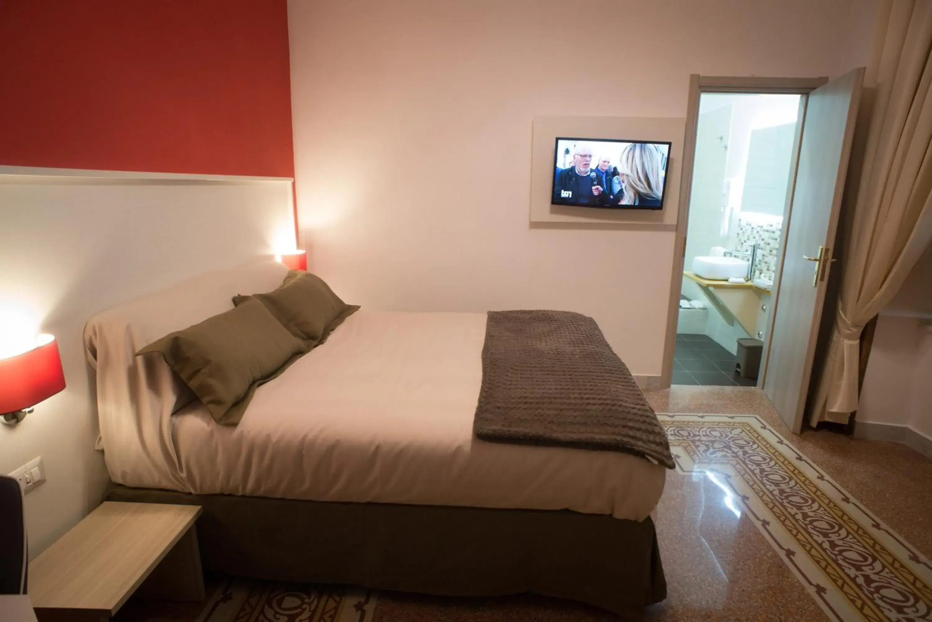 Double Room - single occupancy in B&B Napolimilionaria Foria 242 Double Room - single occupancy in B&B Napolimilionaria Foria 242