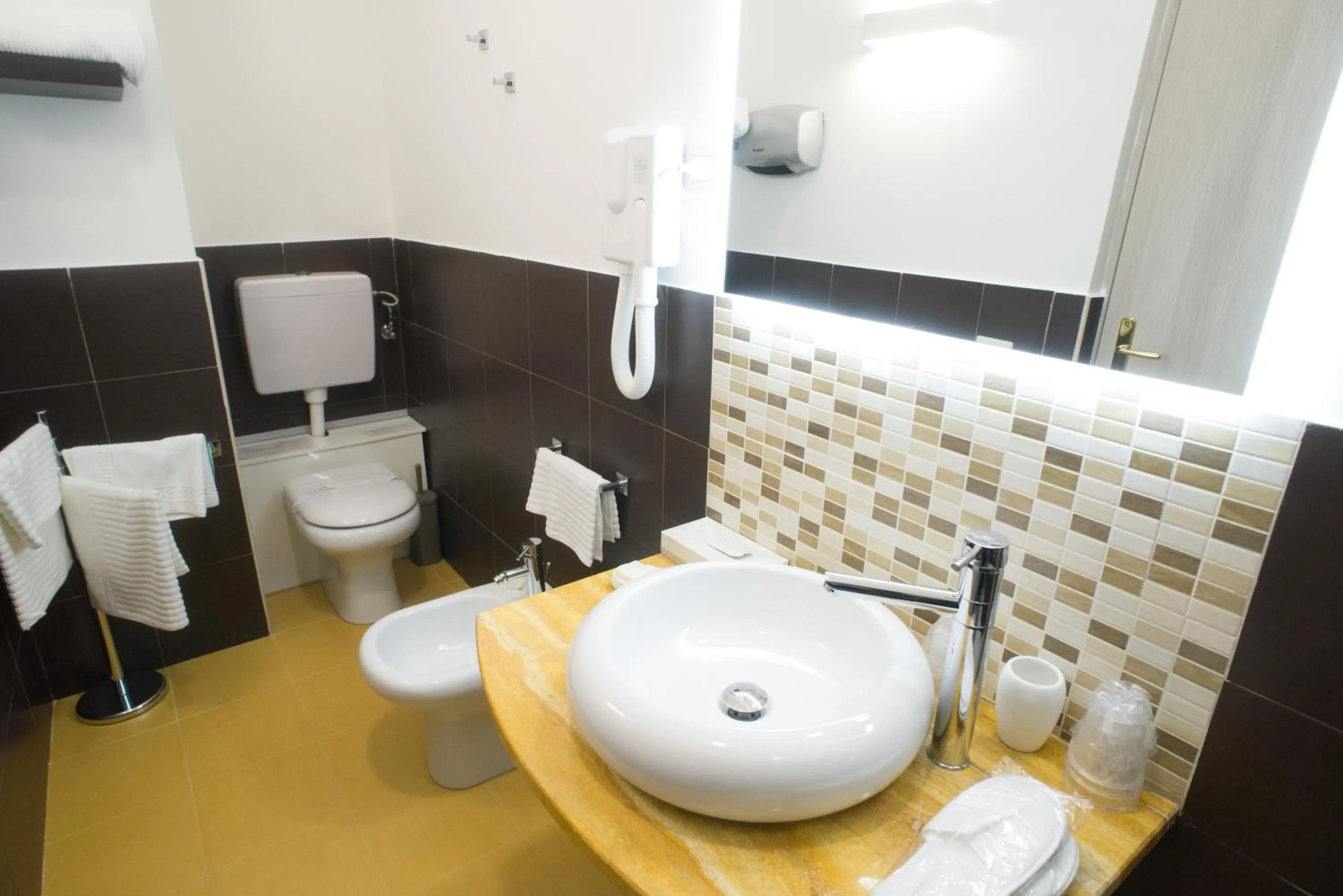 Bathroom in B&B Napolimilionaria Foria 242