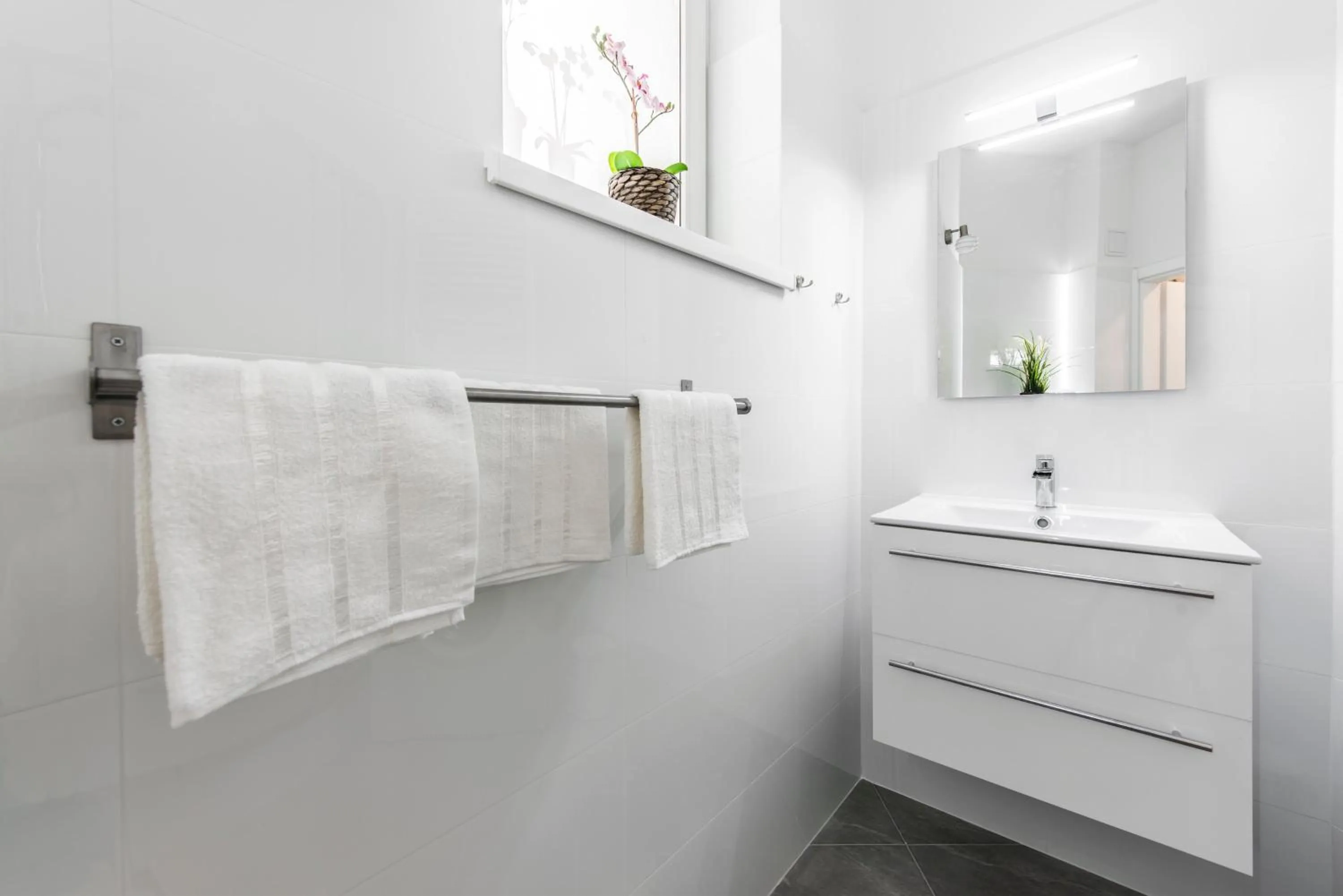 Bathroom in Mieszkanie przy deptaku Sopot by OneApartments