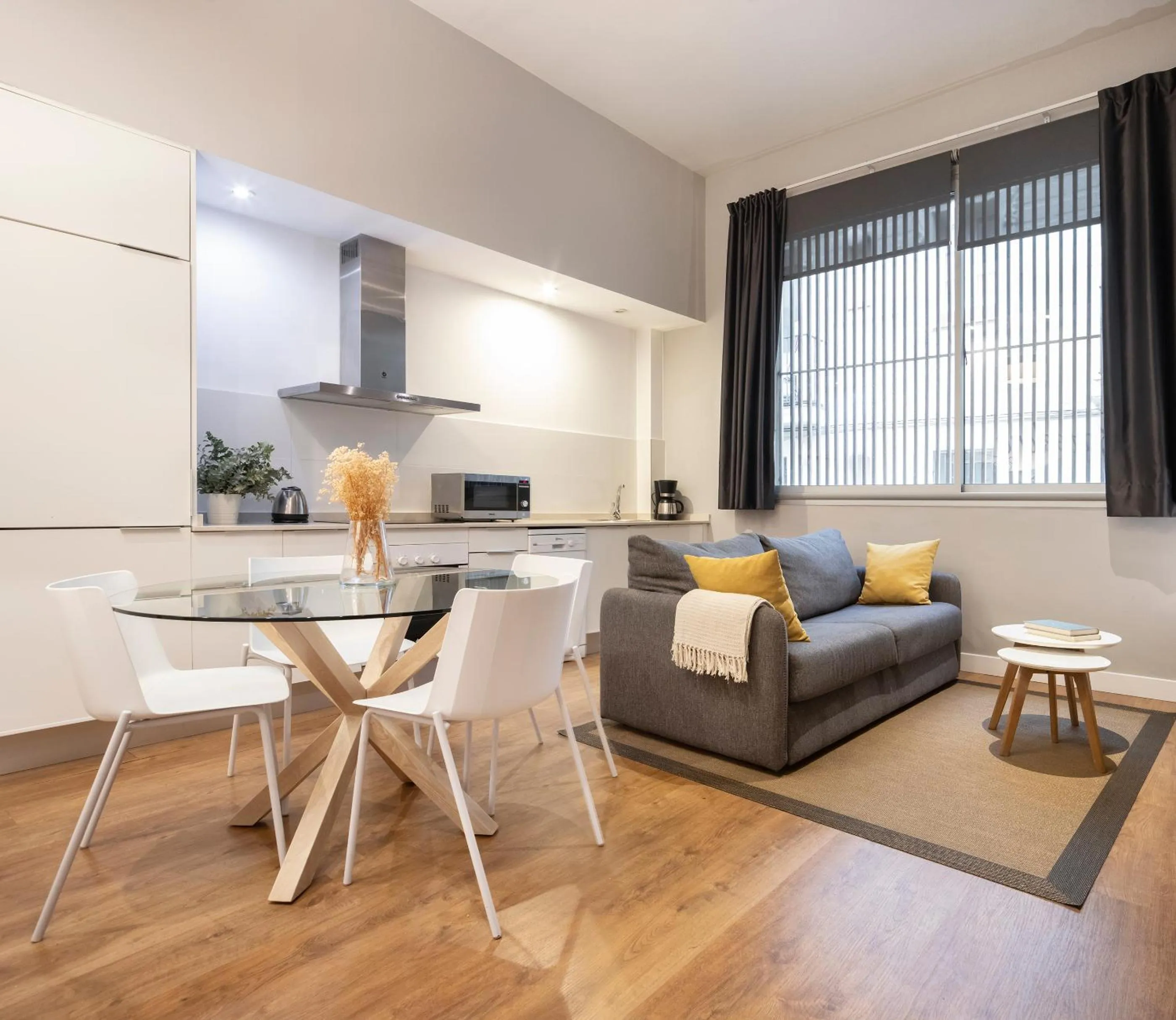 Kitchen or kitchenette in Feelathome Poblenou Beach Apartments