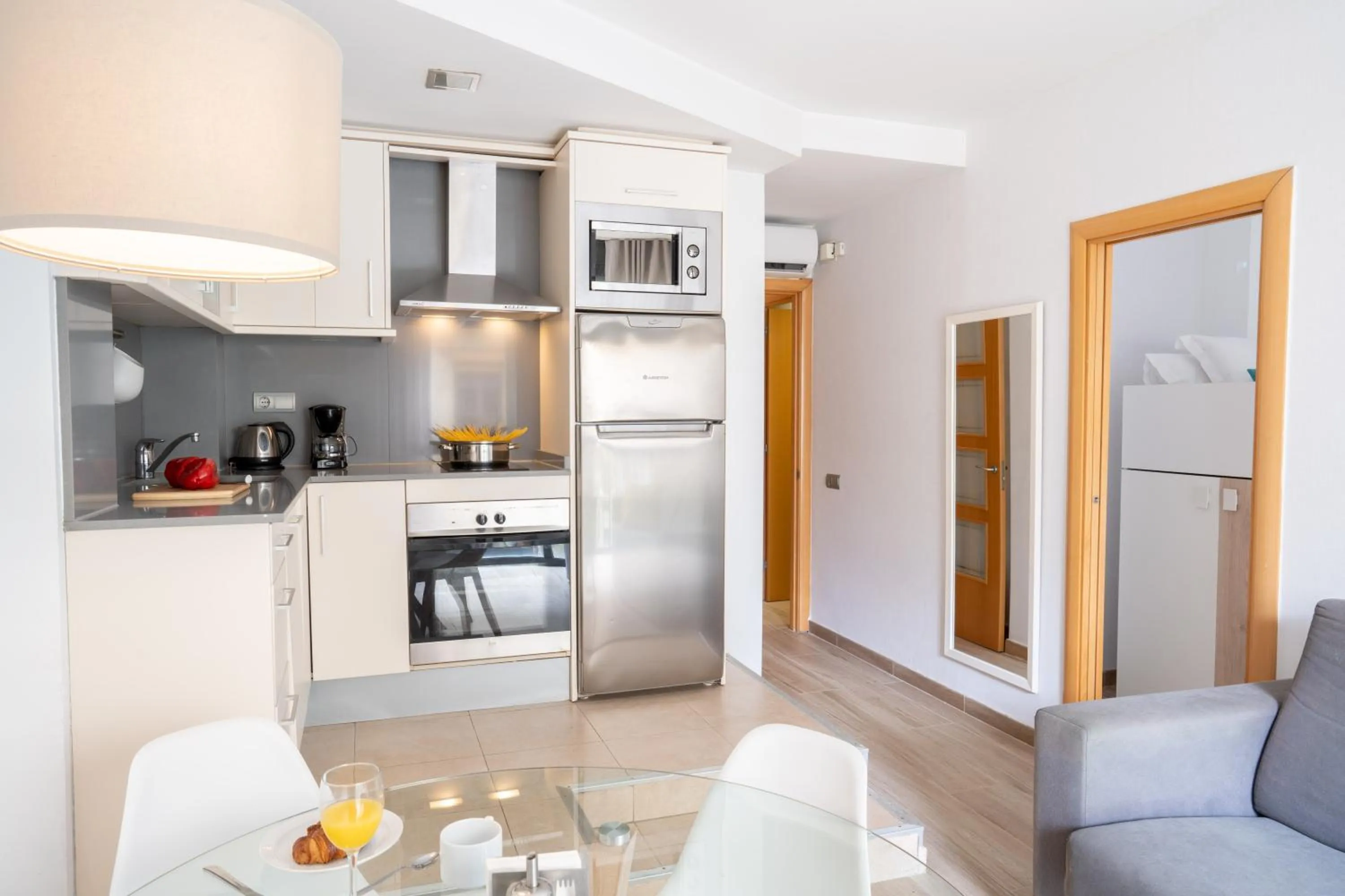 Kitchen or kitchenette in Feelathome Poblenou Beach Apartments