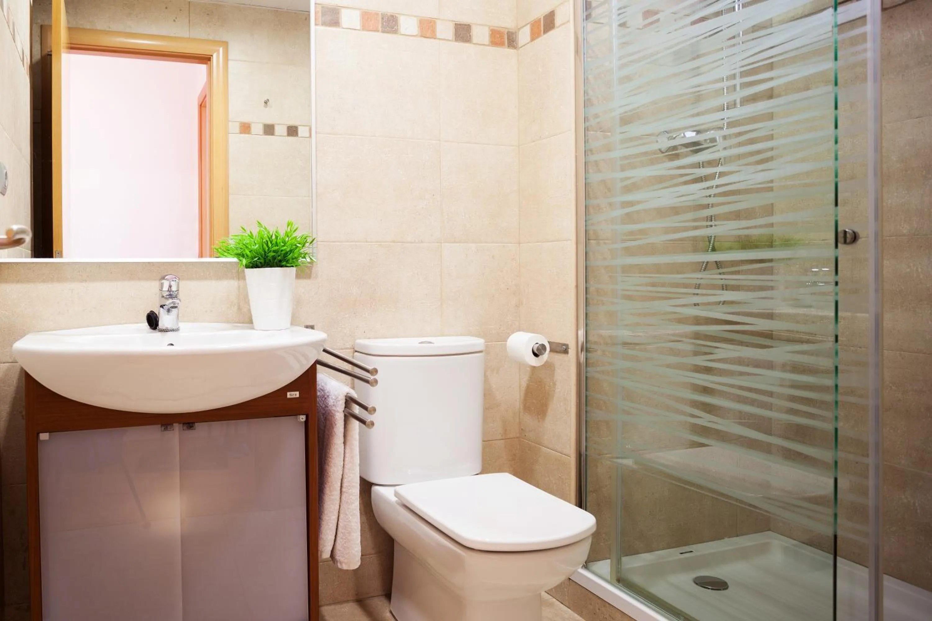 Shower in Feelathome Poblenou Beach Apartments