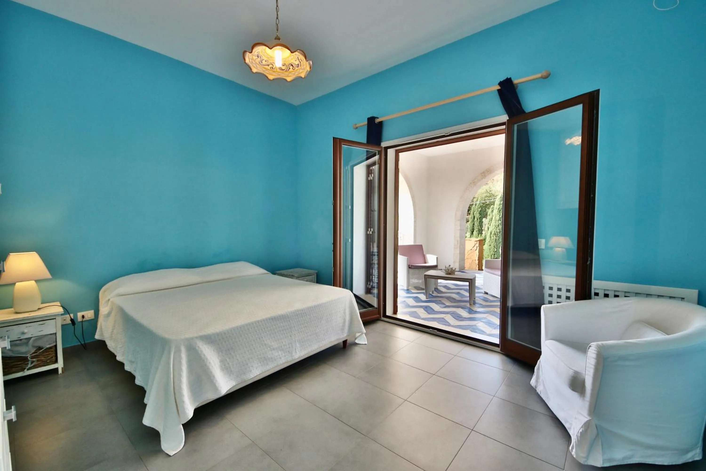 Photo of the whole room, Bed in Villa i Giardini di Limoni by KlabHouse