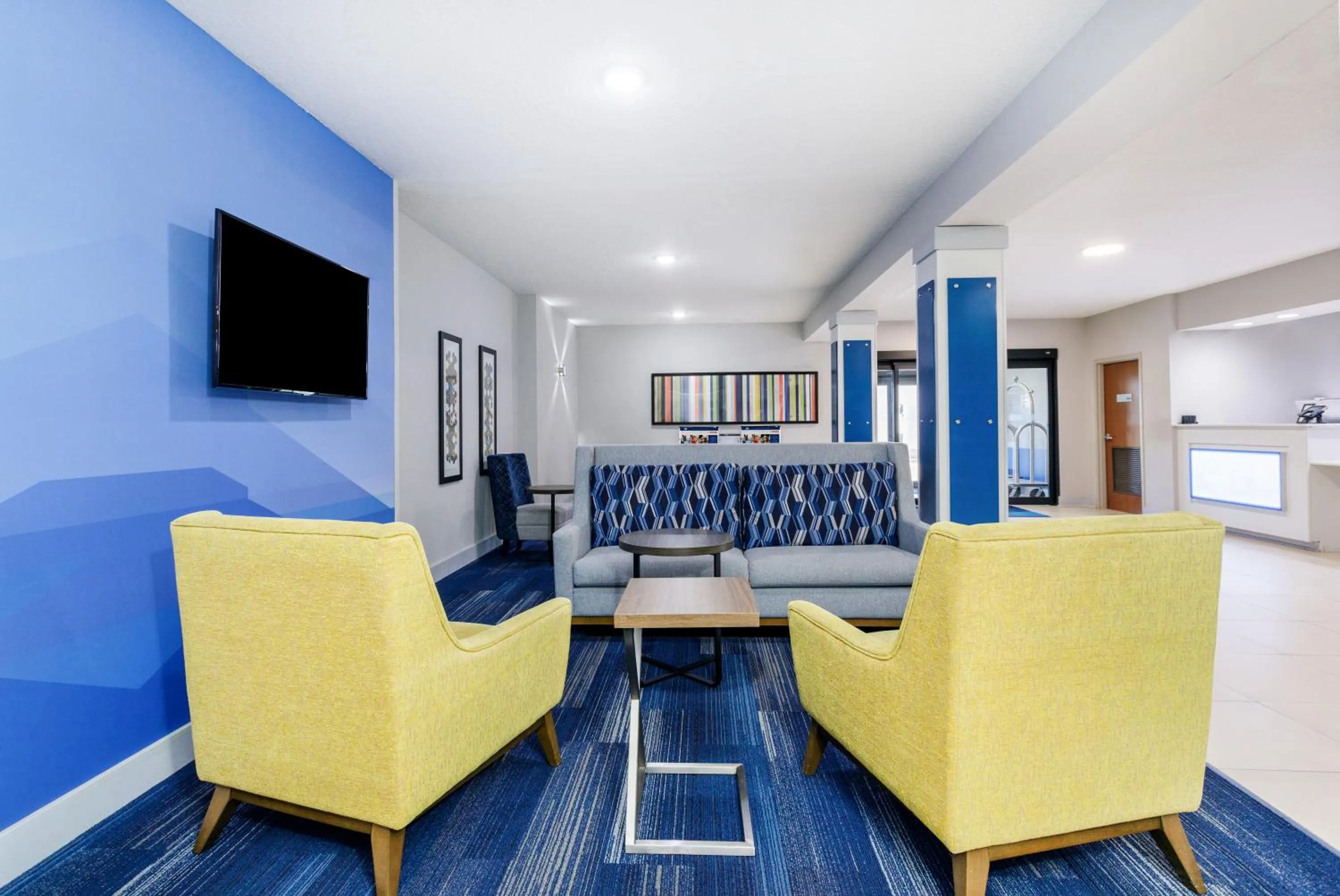 Lobby or reception in Holiday Inn Express & Suites Jacksonville - Atlantic Beach by IHG