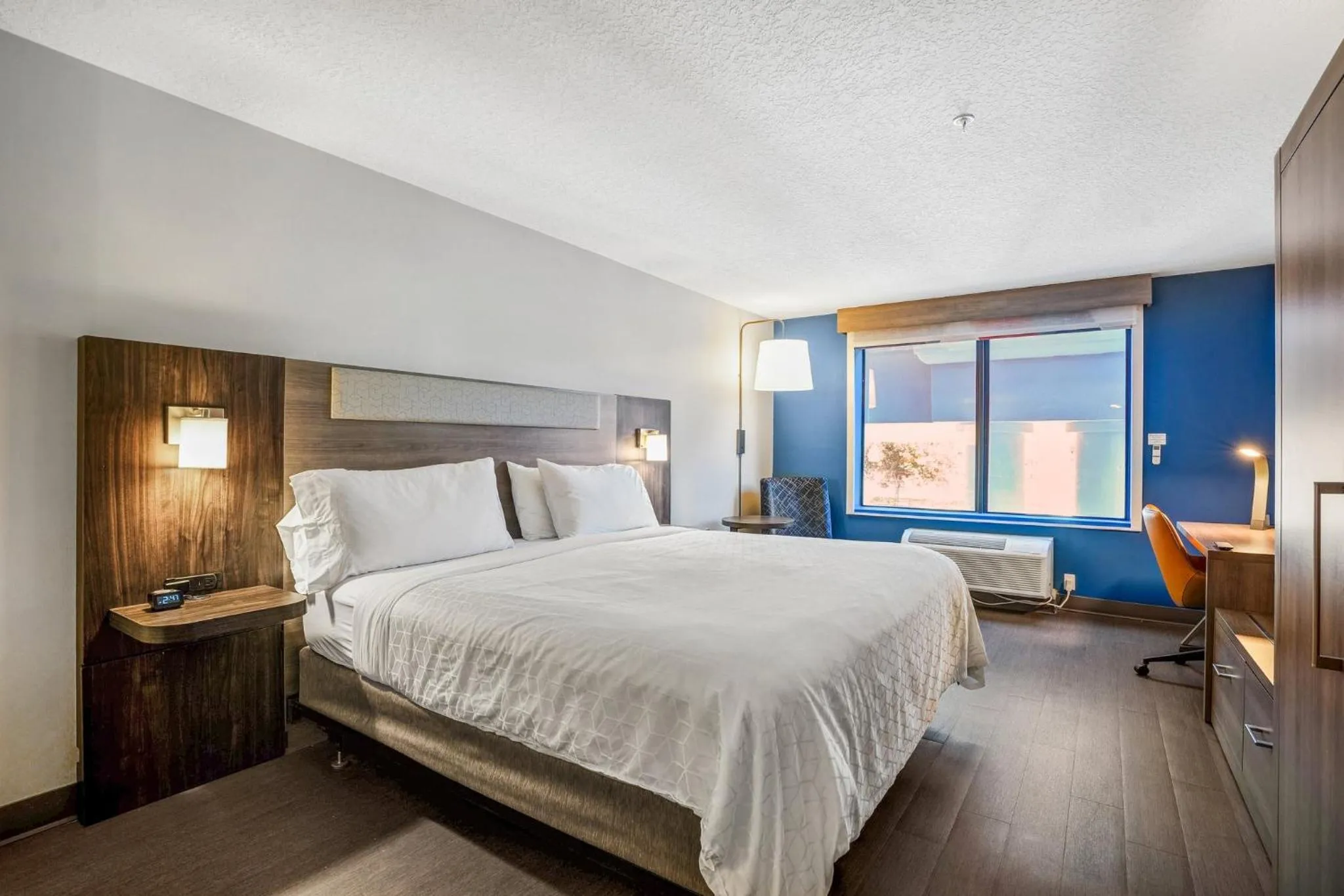 Photo of the whole room, Bed in Holiday Inn Express & Suites Jacksonville - Atlantic Beach by IHG