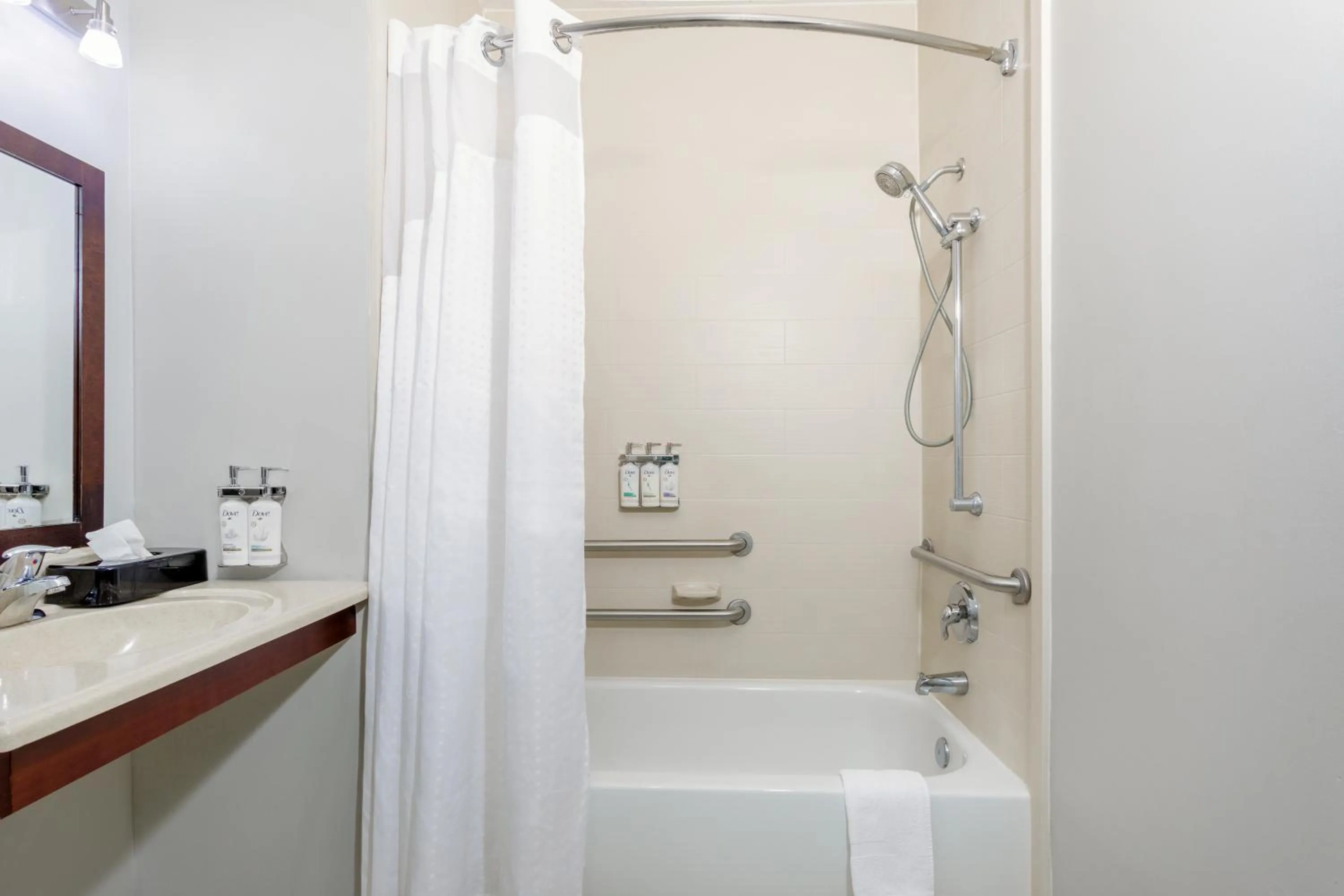 Bath in Holiday Inn Express & Suites Jacksonville - Atlantic Beach by IHG