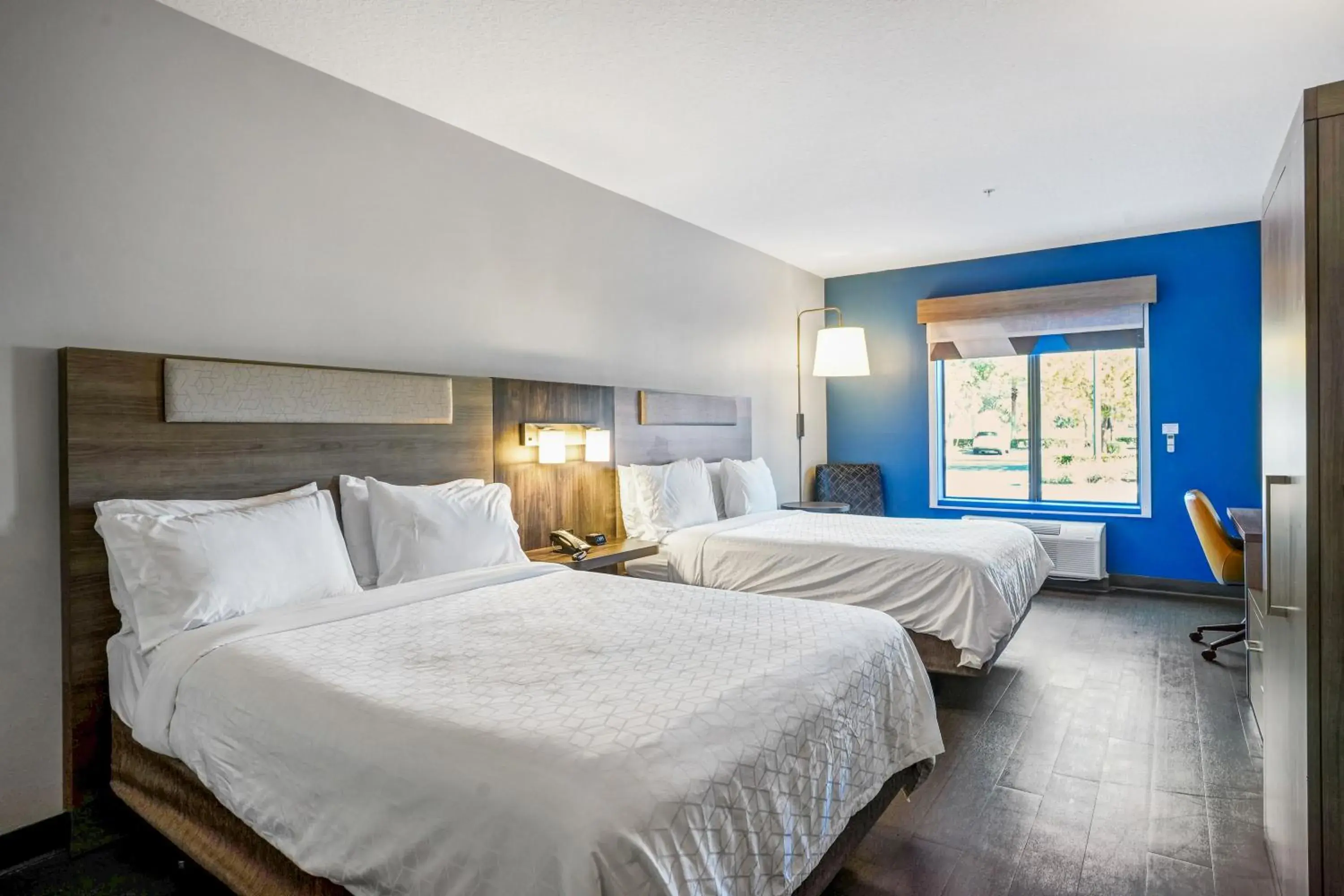 Bed in Holiday Inn Express & Suites Jacksonville - Atlantic Beach by IHG Bed in Holiday Inn Express & Suites Jacksonville - Atlantic Beach by IHG