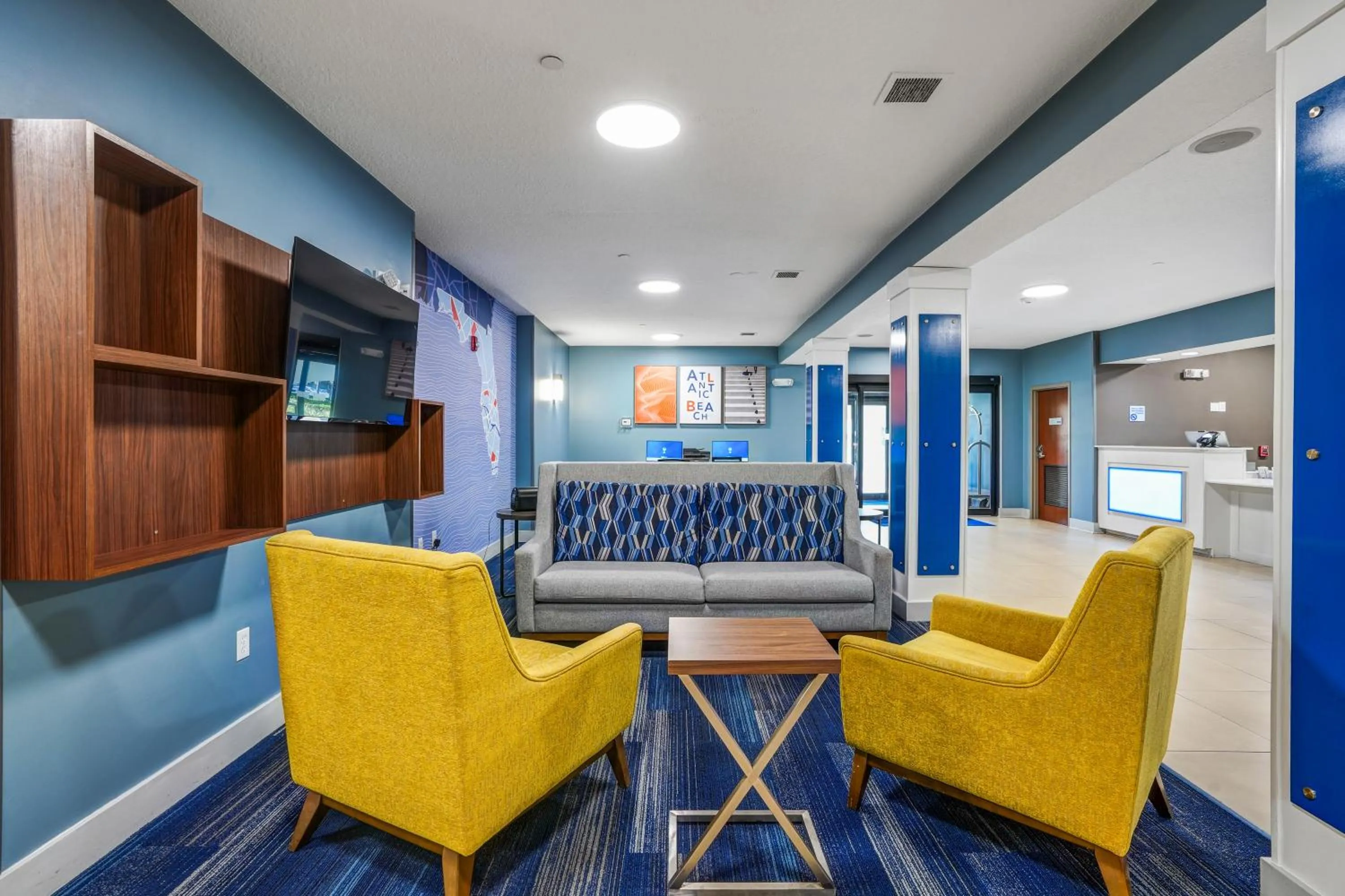 Lobby or reception in Holiday Inn Express & Suites Jacksonville - Atlantic Beach by IHG