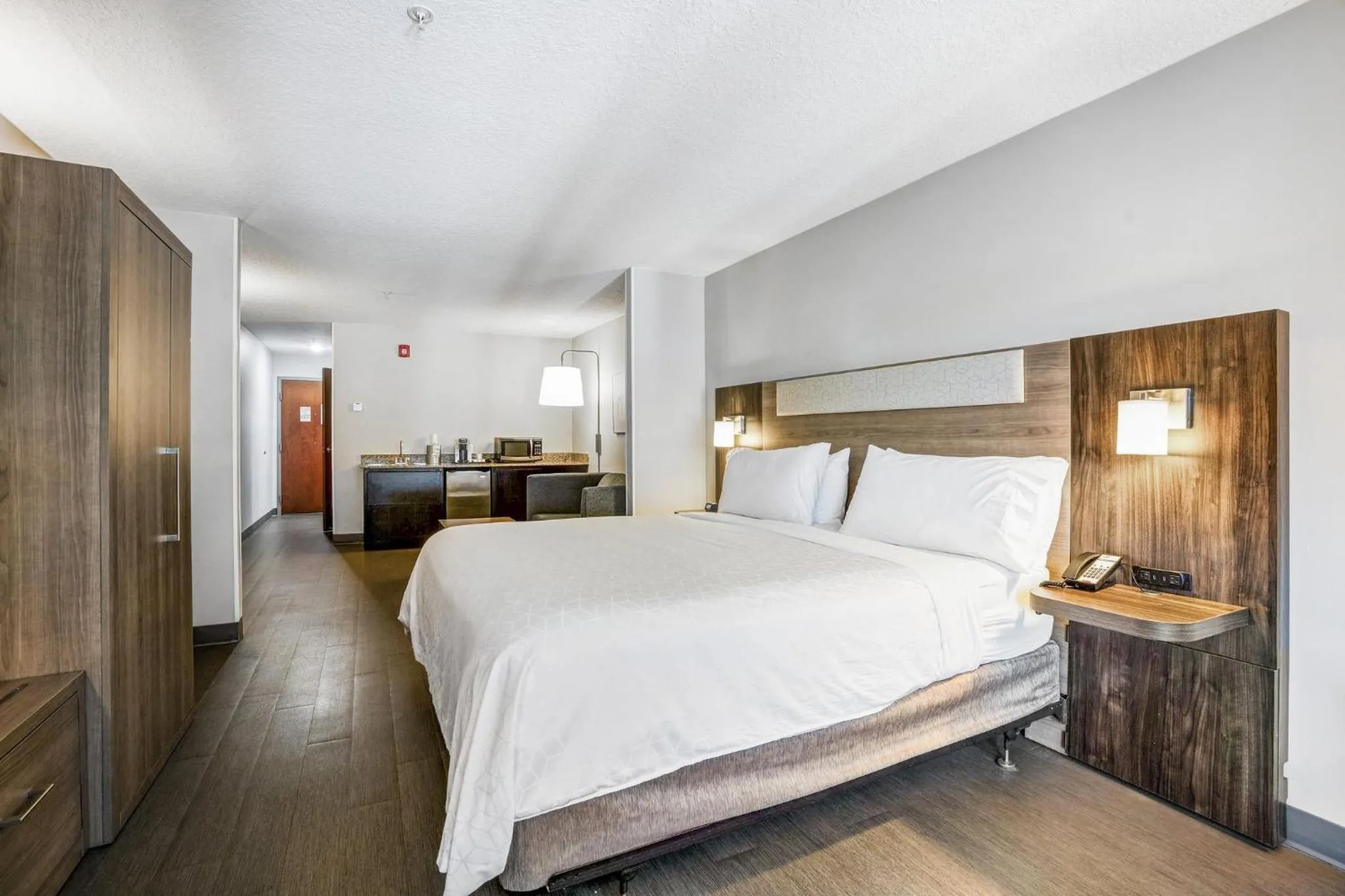 Photo of the whole room, Bed in Holiday Inn Express & Suites Jacksonville - Atlantic Beach by IHG