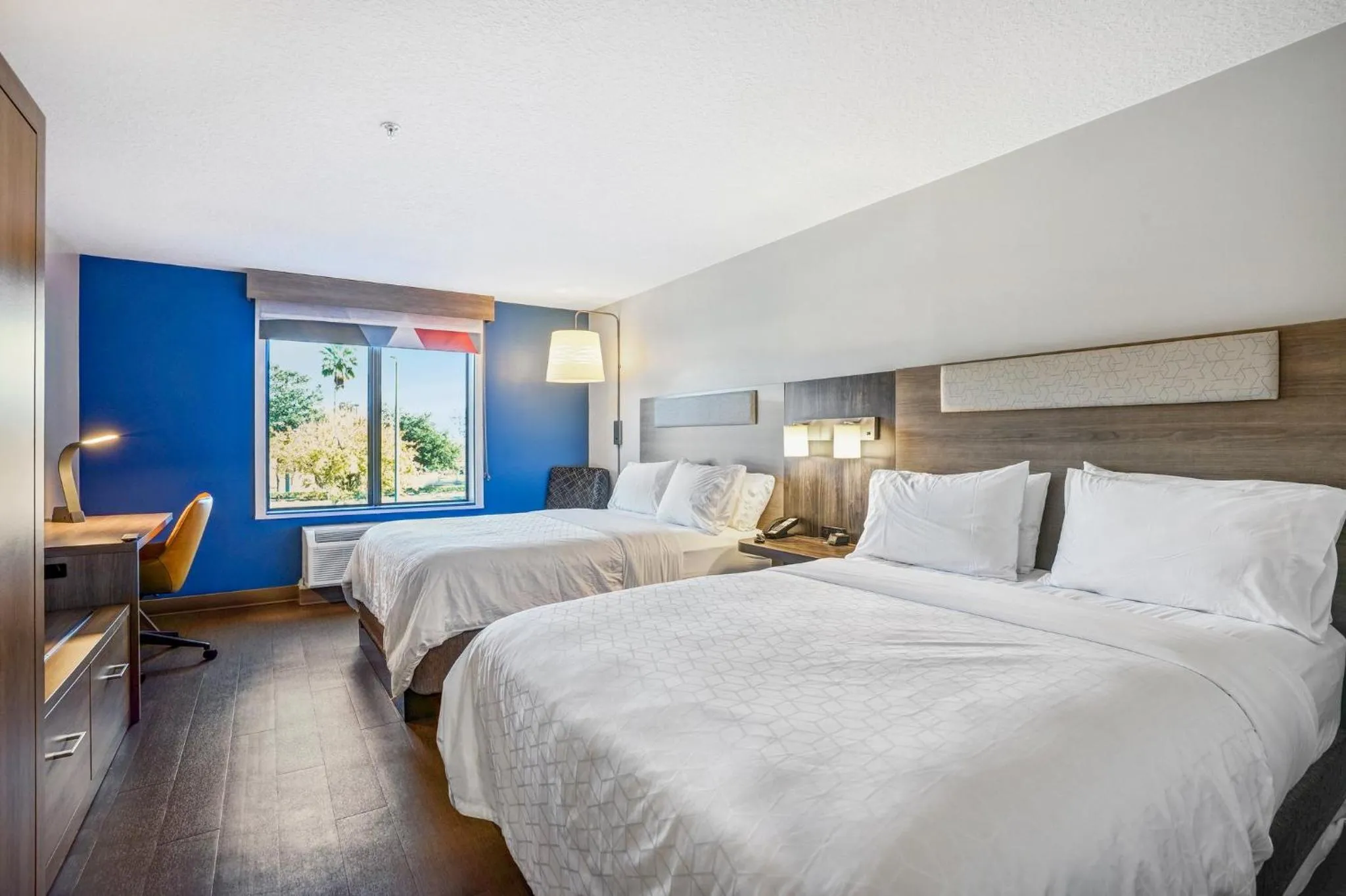 Photo of the whole room, Bed in Holiday Inn Express & Suites Jacksonville - Atlantic Beach by IHG