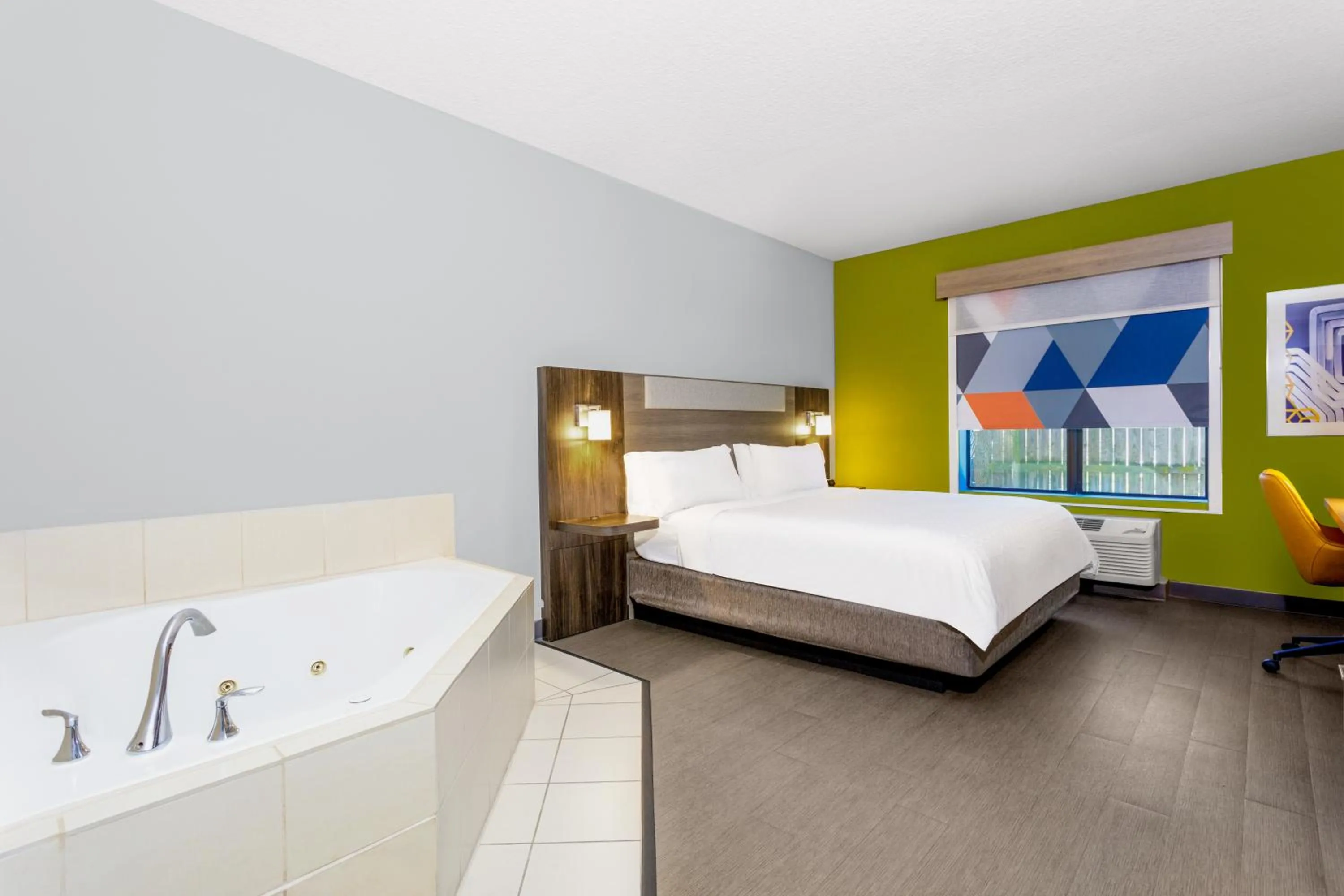 Photo of the whole room, Bed in Holiday Inn Express & Suites Jacksonville - Atlantic Beach by IHG