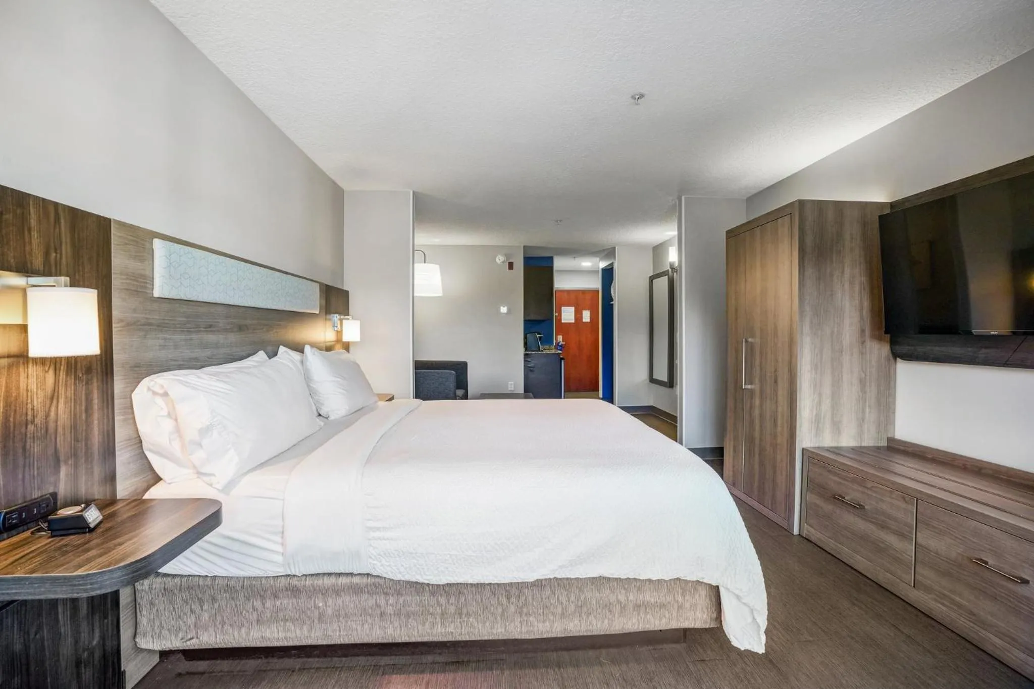 Photo of the whole room, Bed in Holiday Inn Express & Suites Jacksonville - Atlantic Beach by IHG