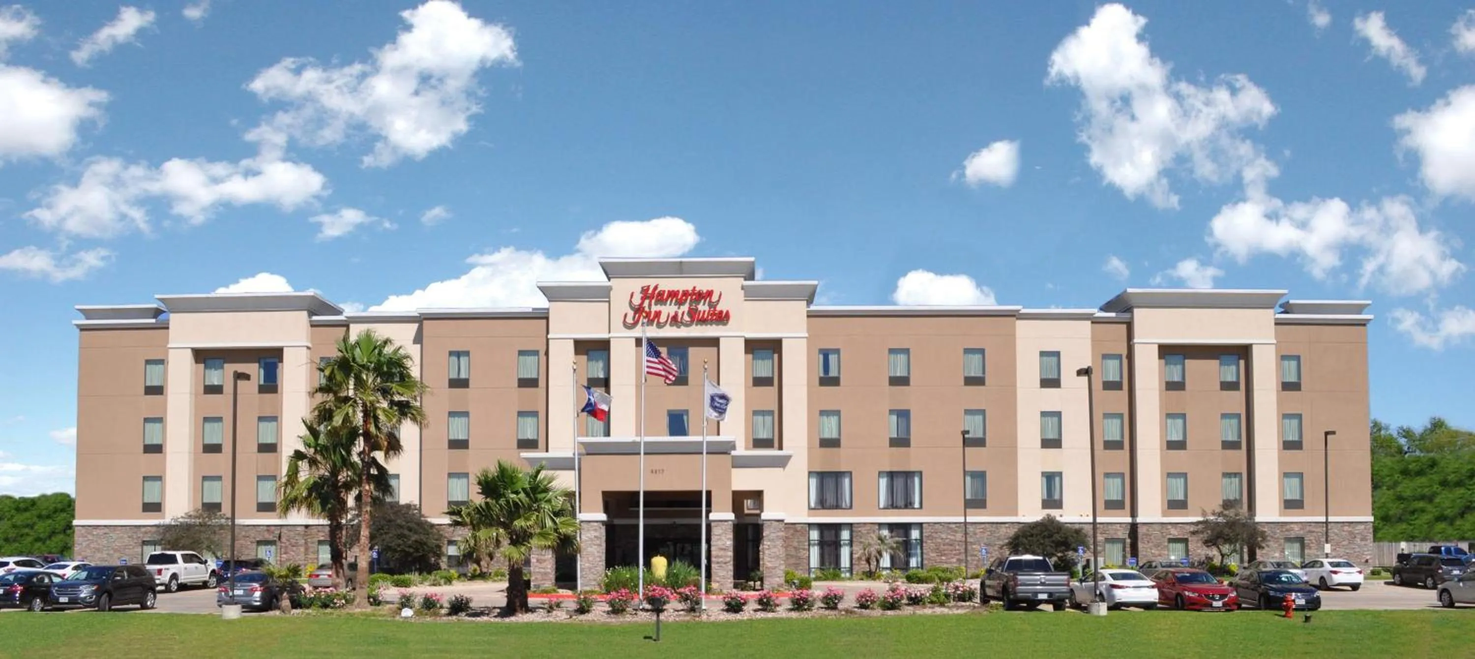 Property building in Hampton Inn & Suites Bay City
