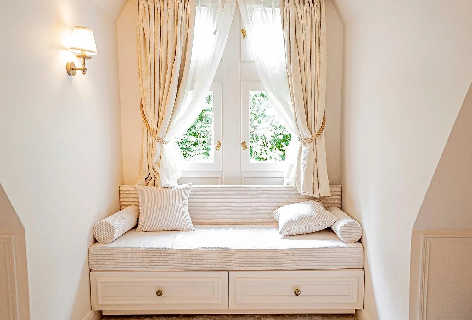 Photo of the whole room, Bed in Château De Noirieux