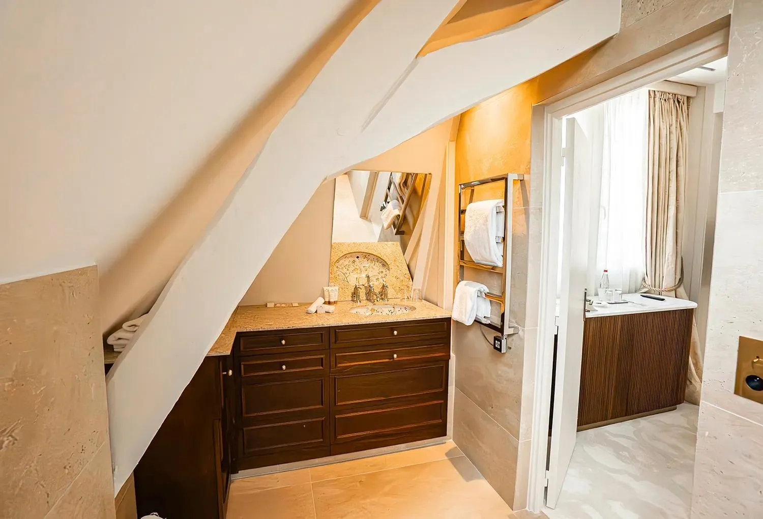 Bathroom, Bed in Château De Noirieux