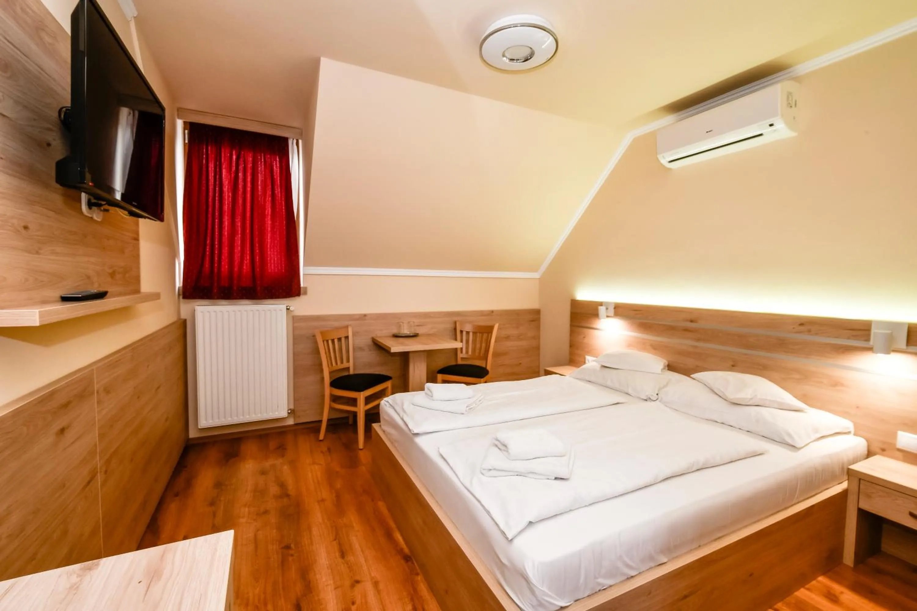 Bed in Hotel Rózsa Csárda