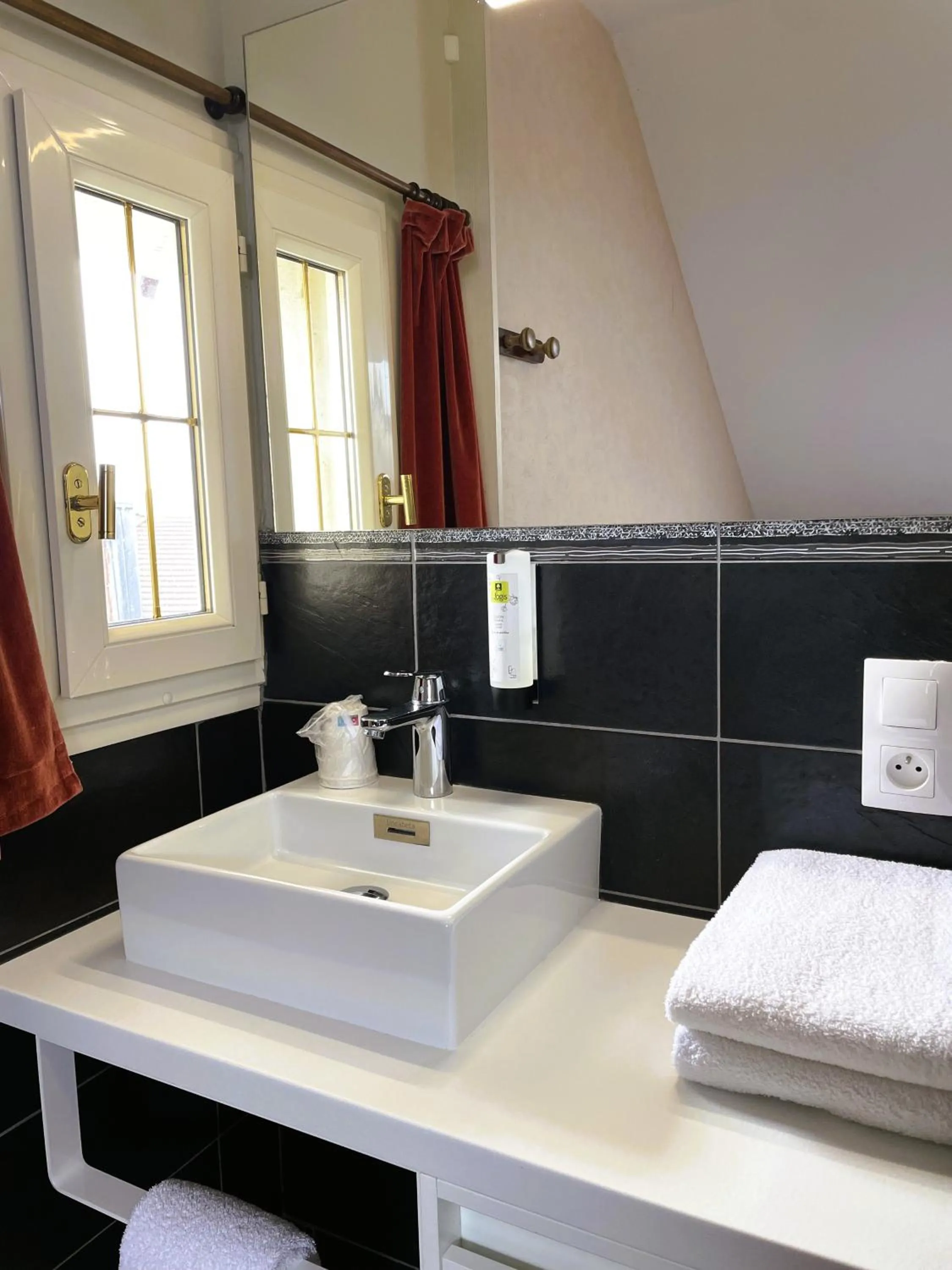 Bathroom in Logis Hôtel Le Saint Florent