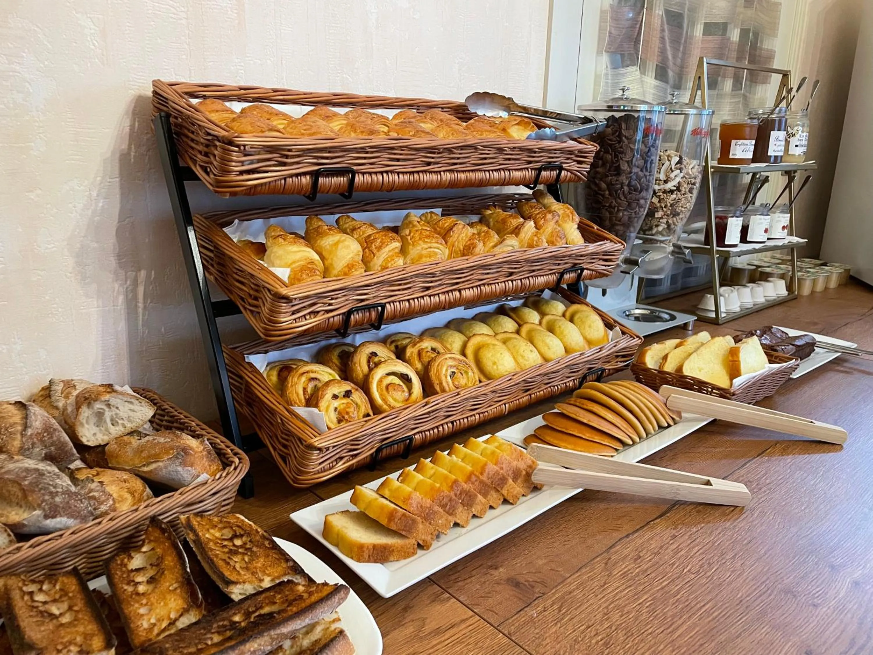 Buffet breakfast in Logis Hôtel Le Saint Florent